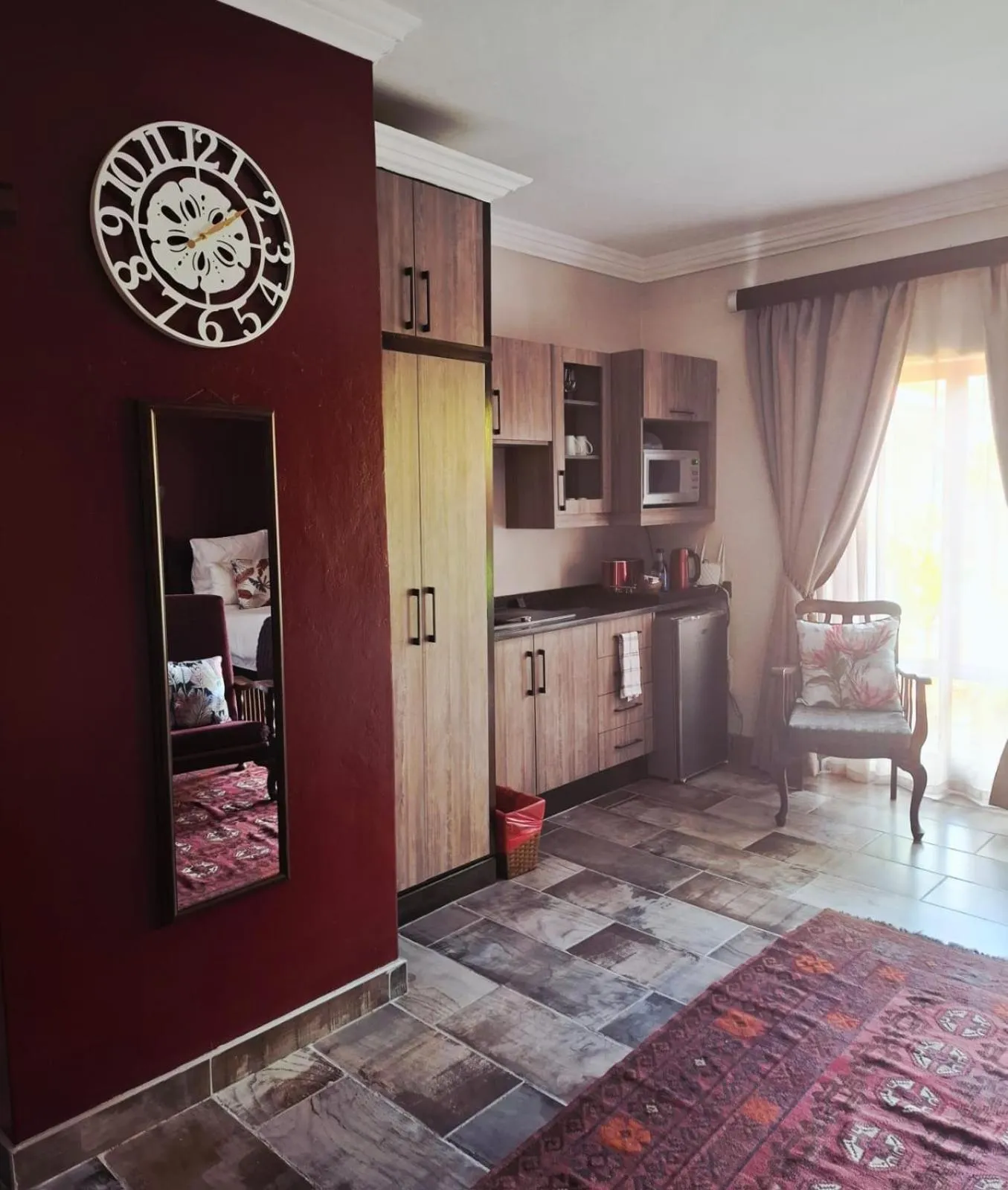 Kitchen or kitchenette in Hampton House Guest House