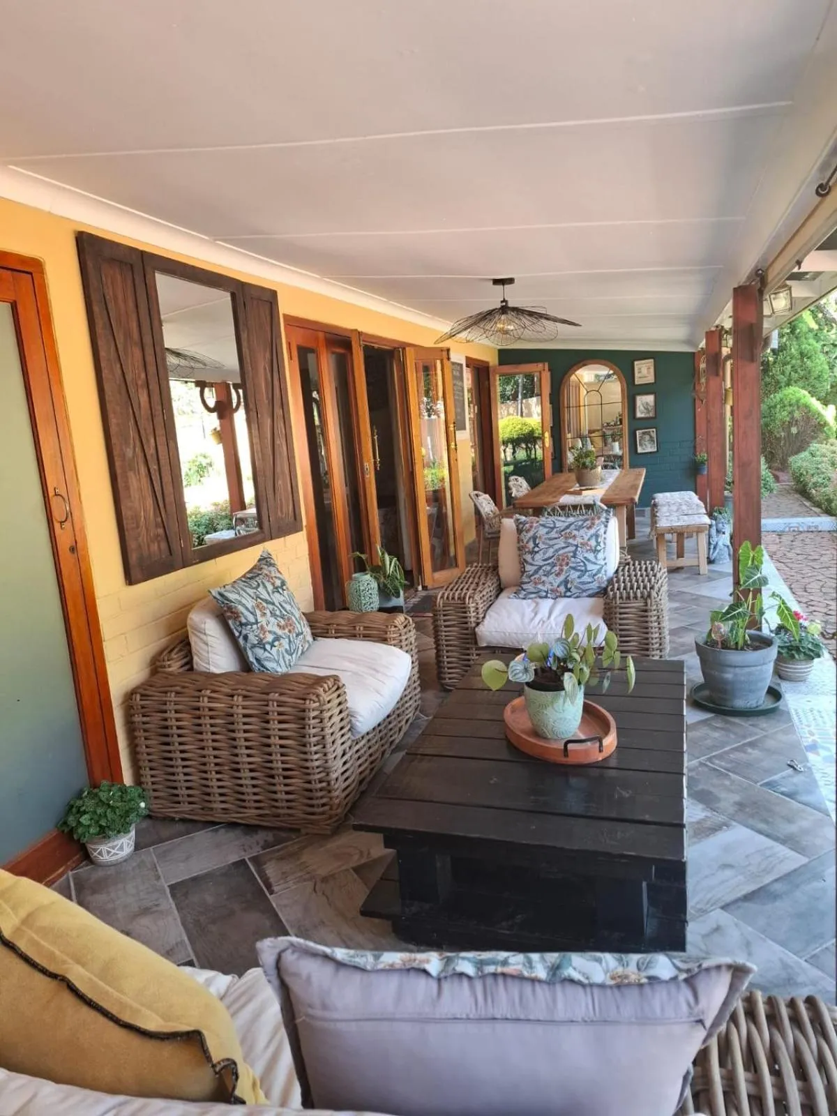 Restaurant/places to eat in Hampton House Guest House