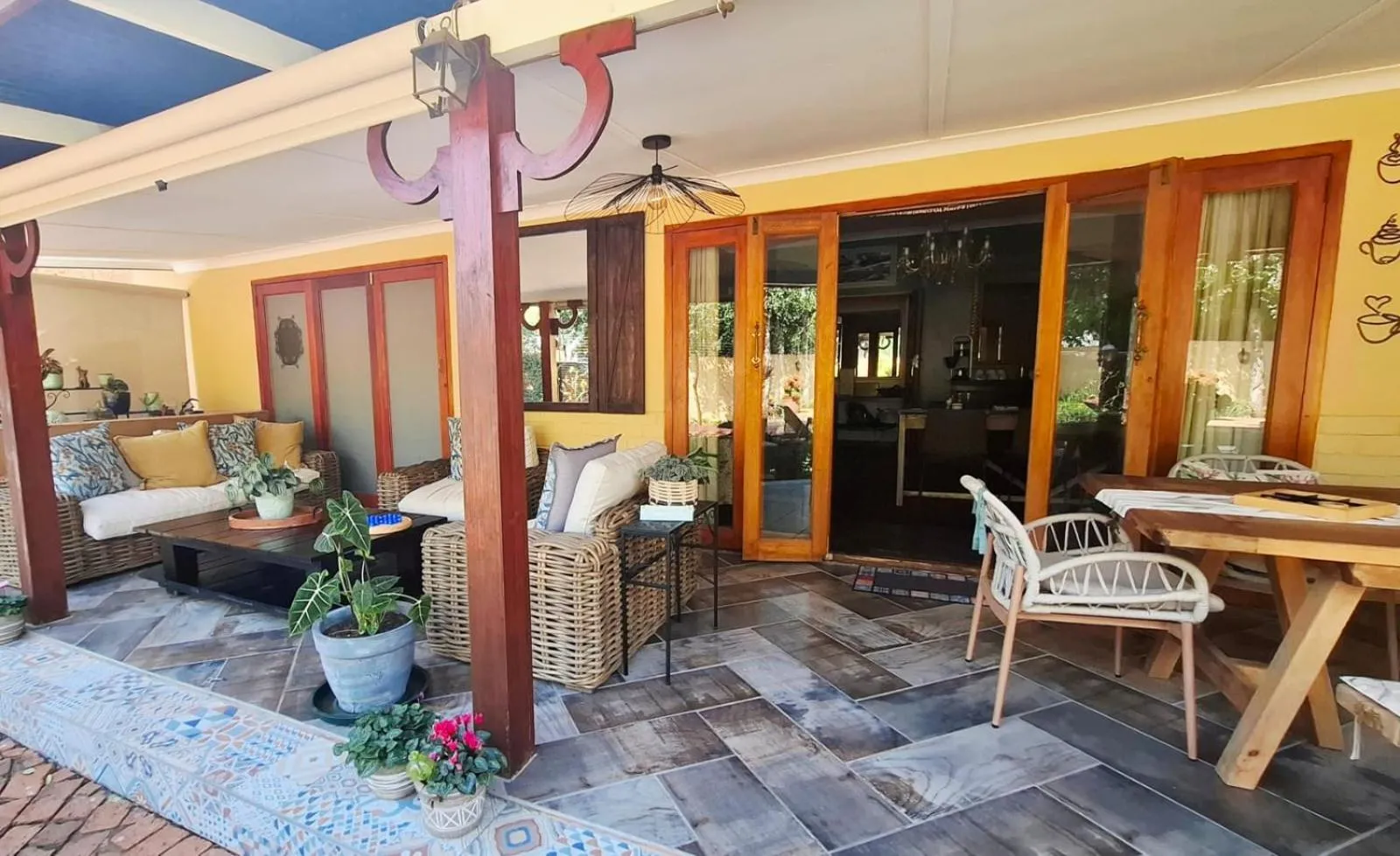 Property building in Hampton House Guest House