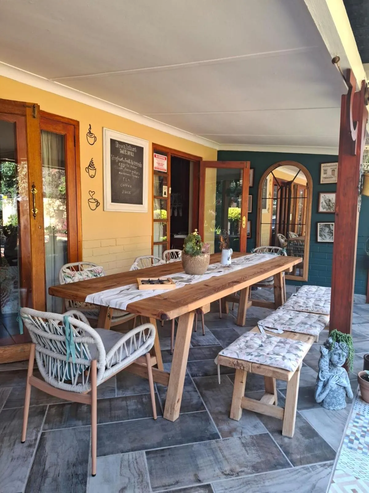 Breakfast in Hampton House Guest House