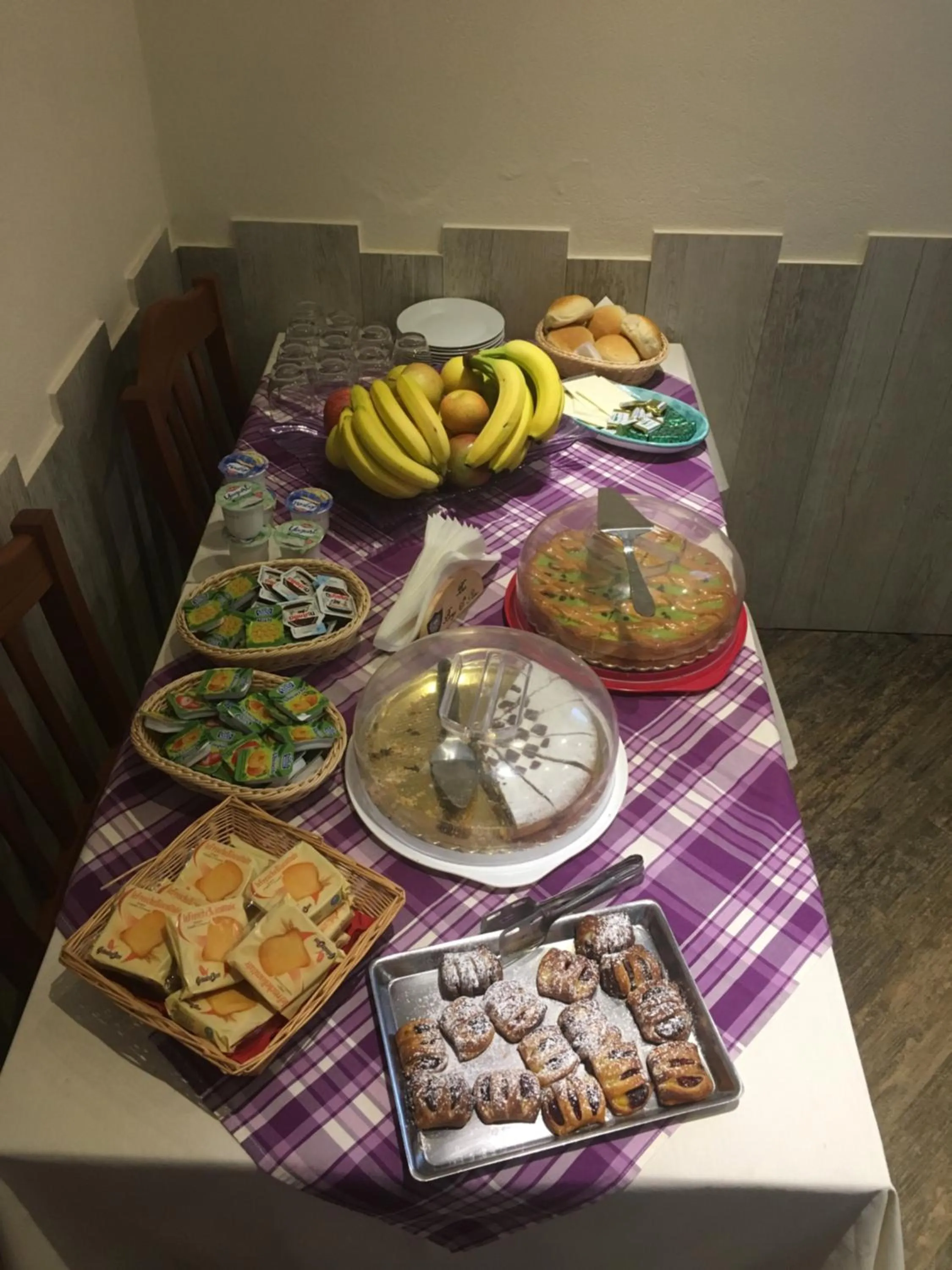 Breakfast in Rianna Rooms & Breakfast