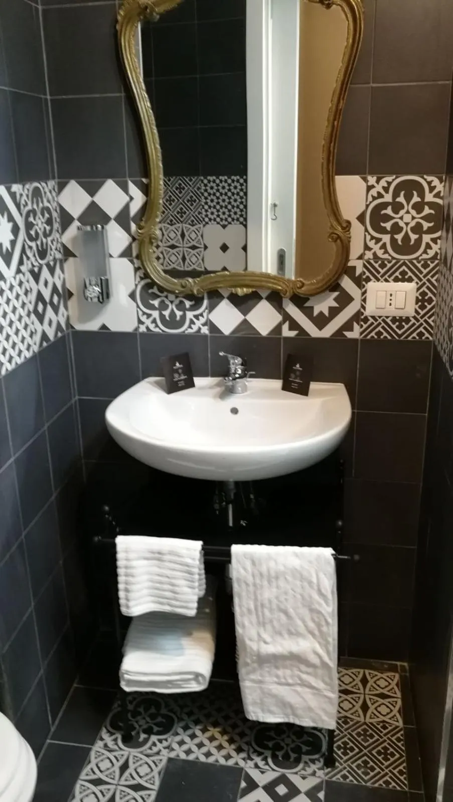 Bathroom in Relais Arco Della Pace