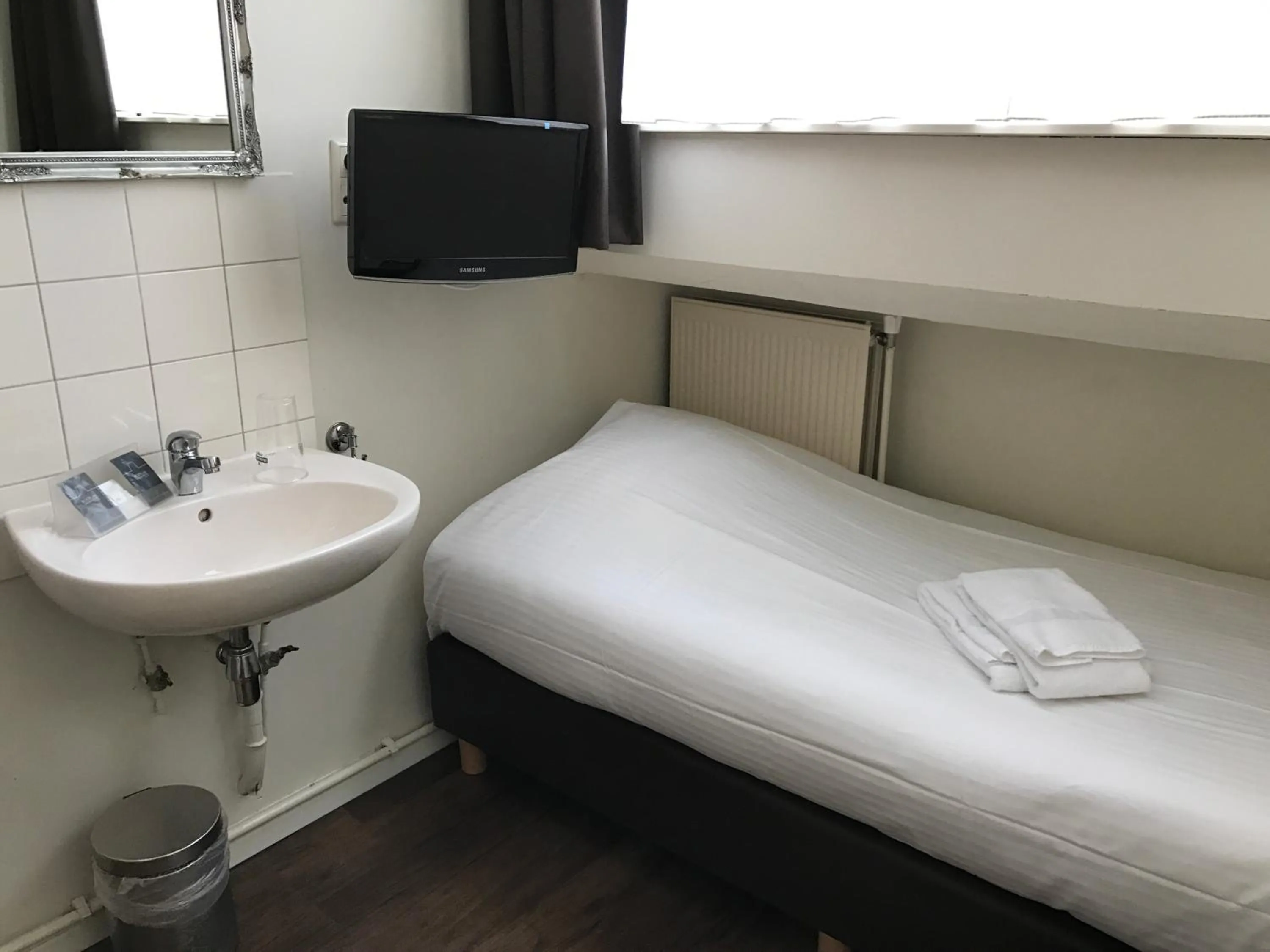 Bedroom, Bed in Hotel Carillon