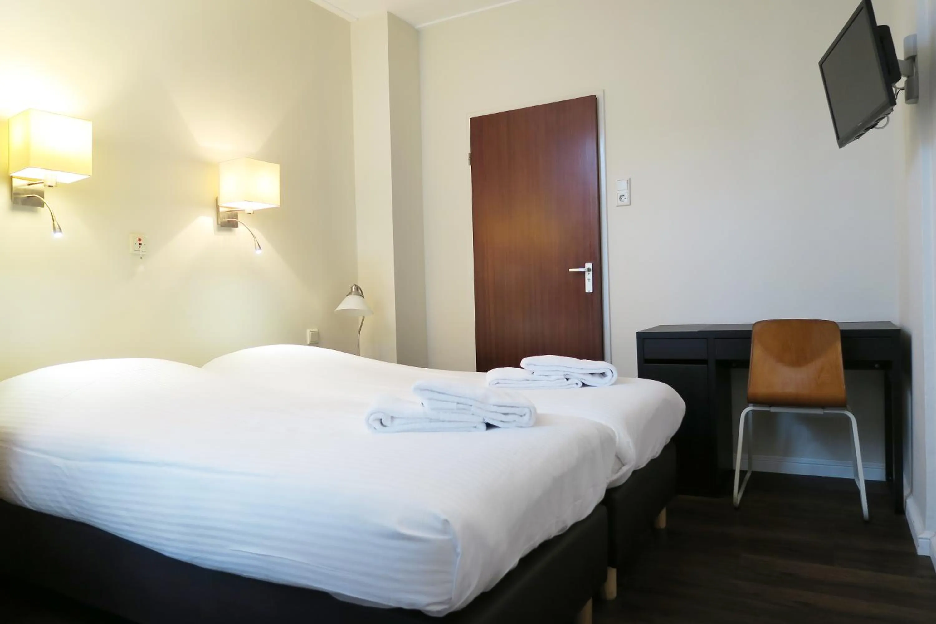 Bedroom, Bed in Hotel Carillon