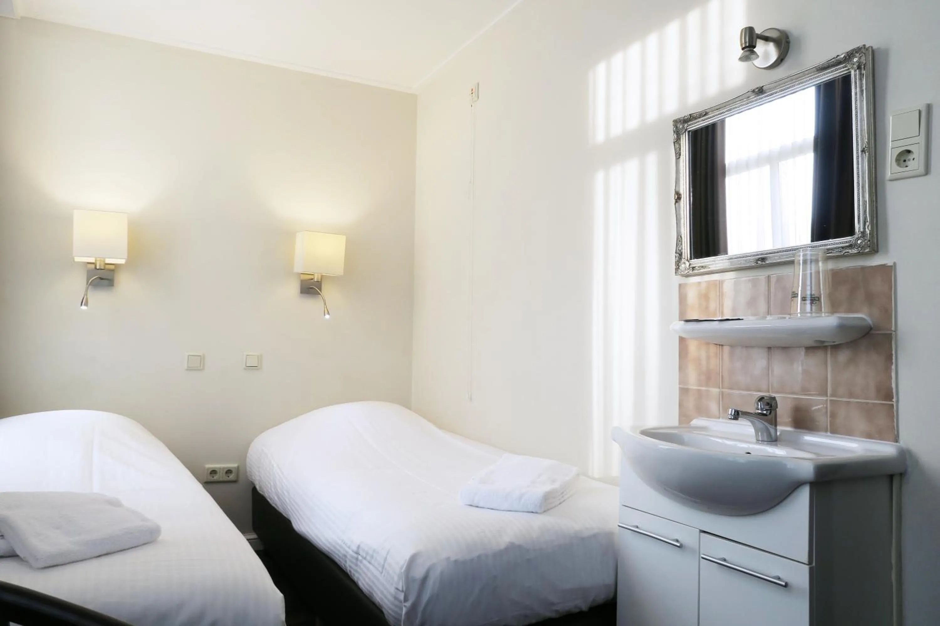 Bedroom, Bed in Hotel Carillon