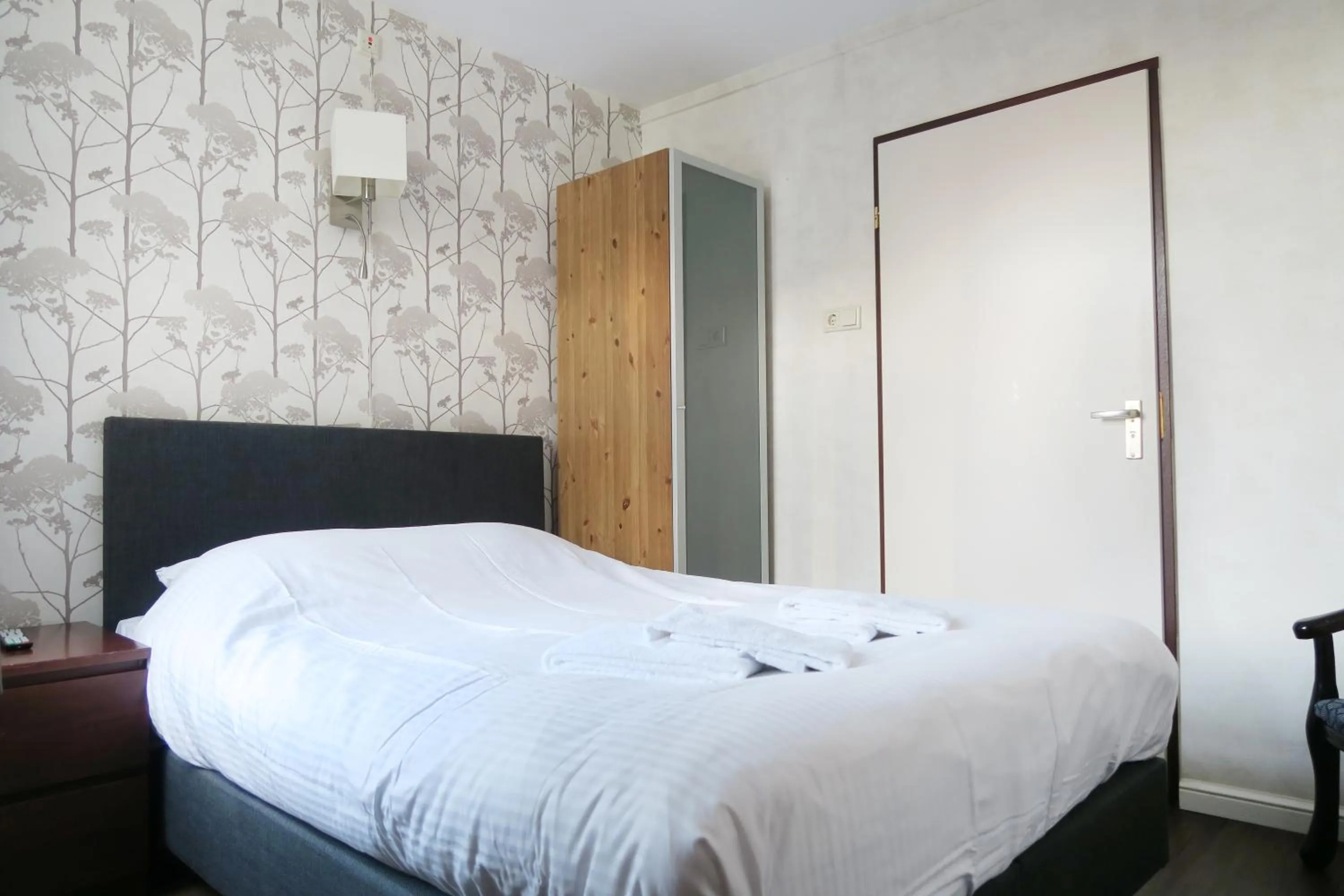 Bedroom, Bed in Hotel Carillon