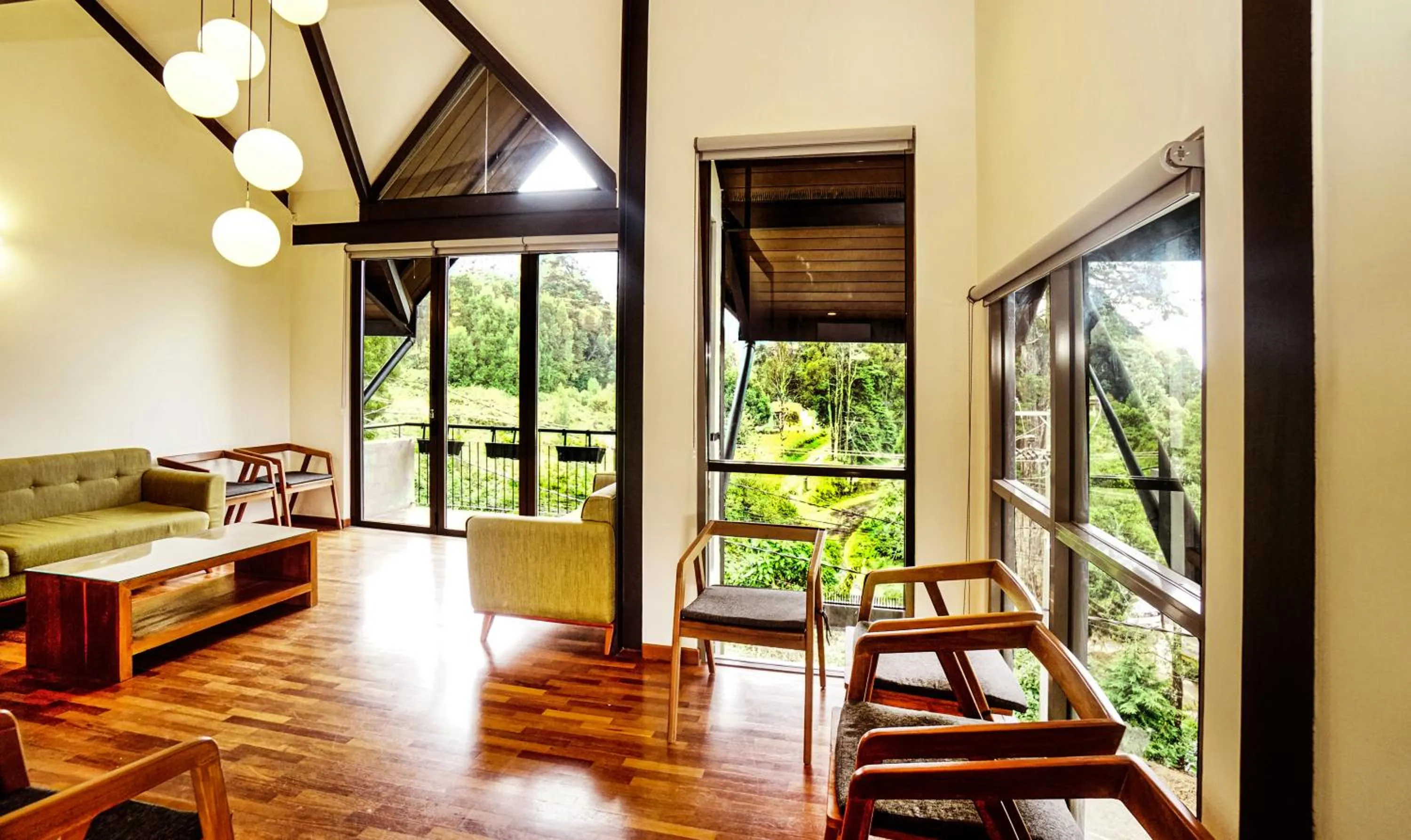 Communal lounge/ TV room in Hotel Bulwark