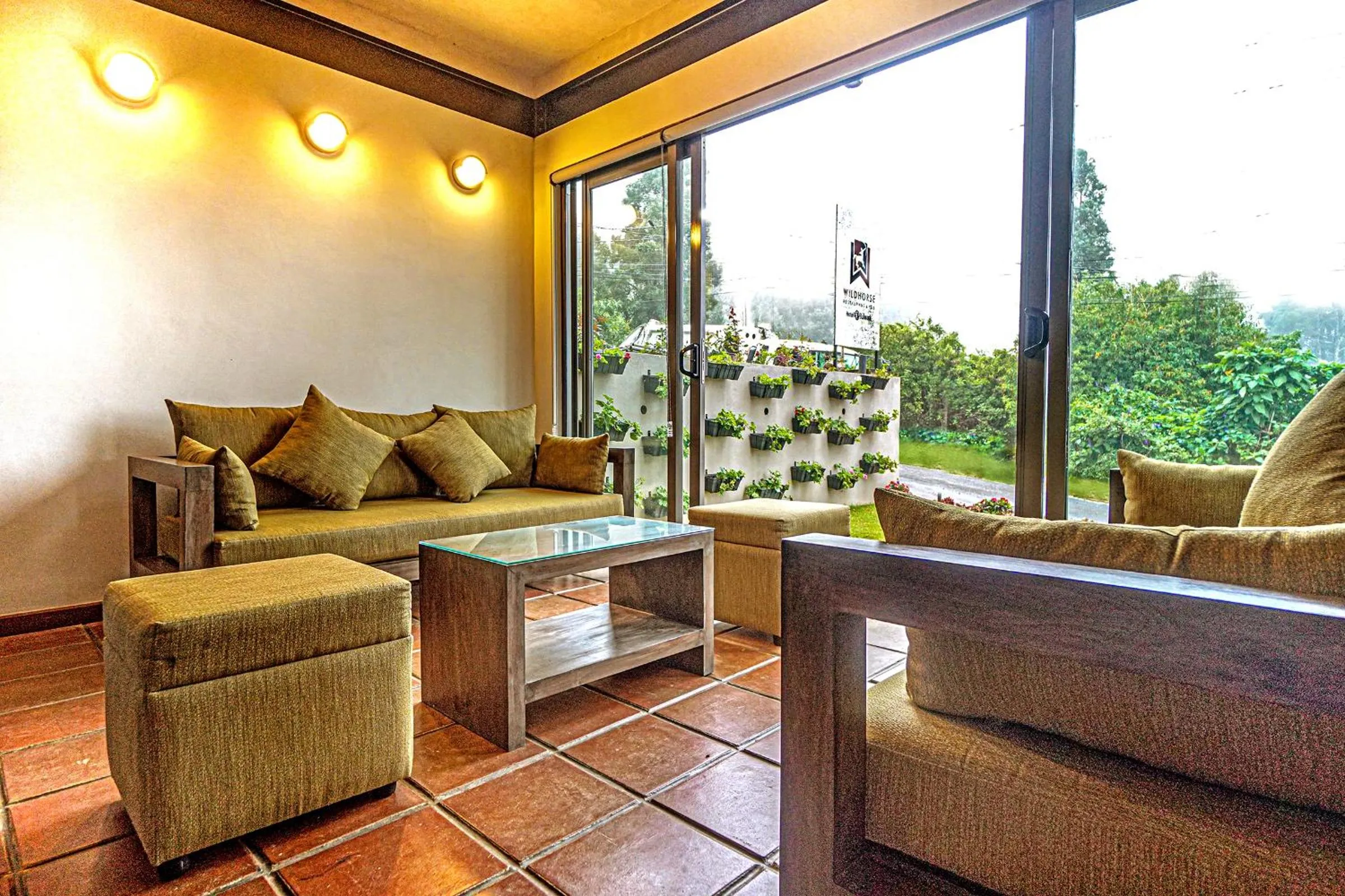 Communal lounge/ TV room in Hotel Bulwark