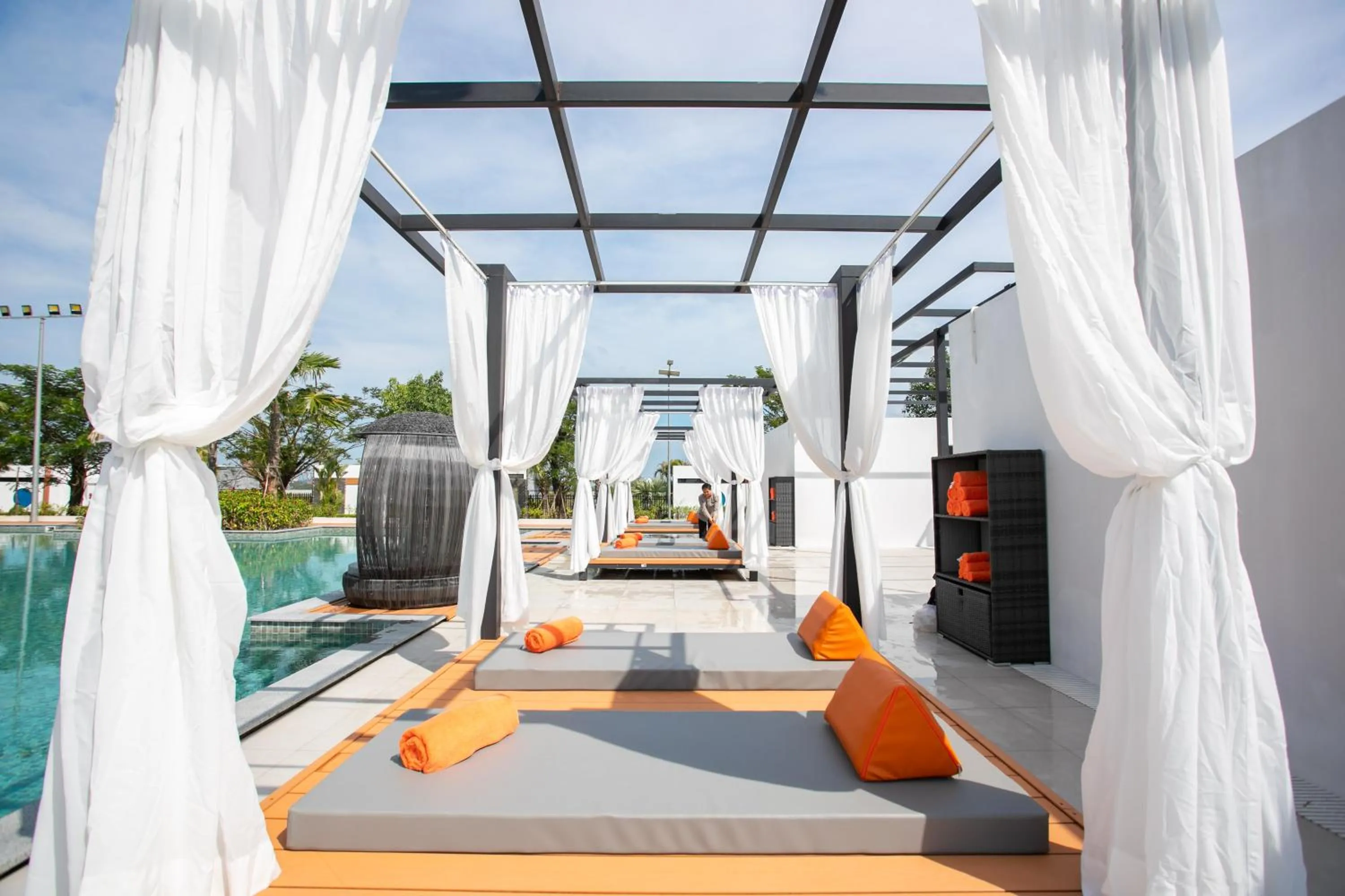 Swimming pool in Wonderland Suites and Resort