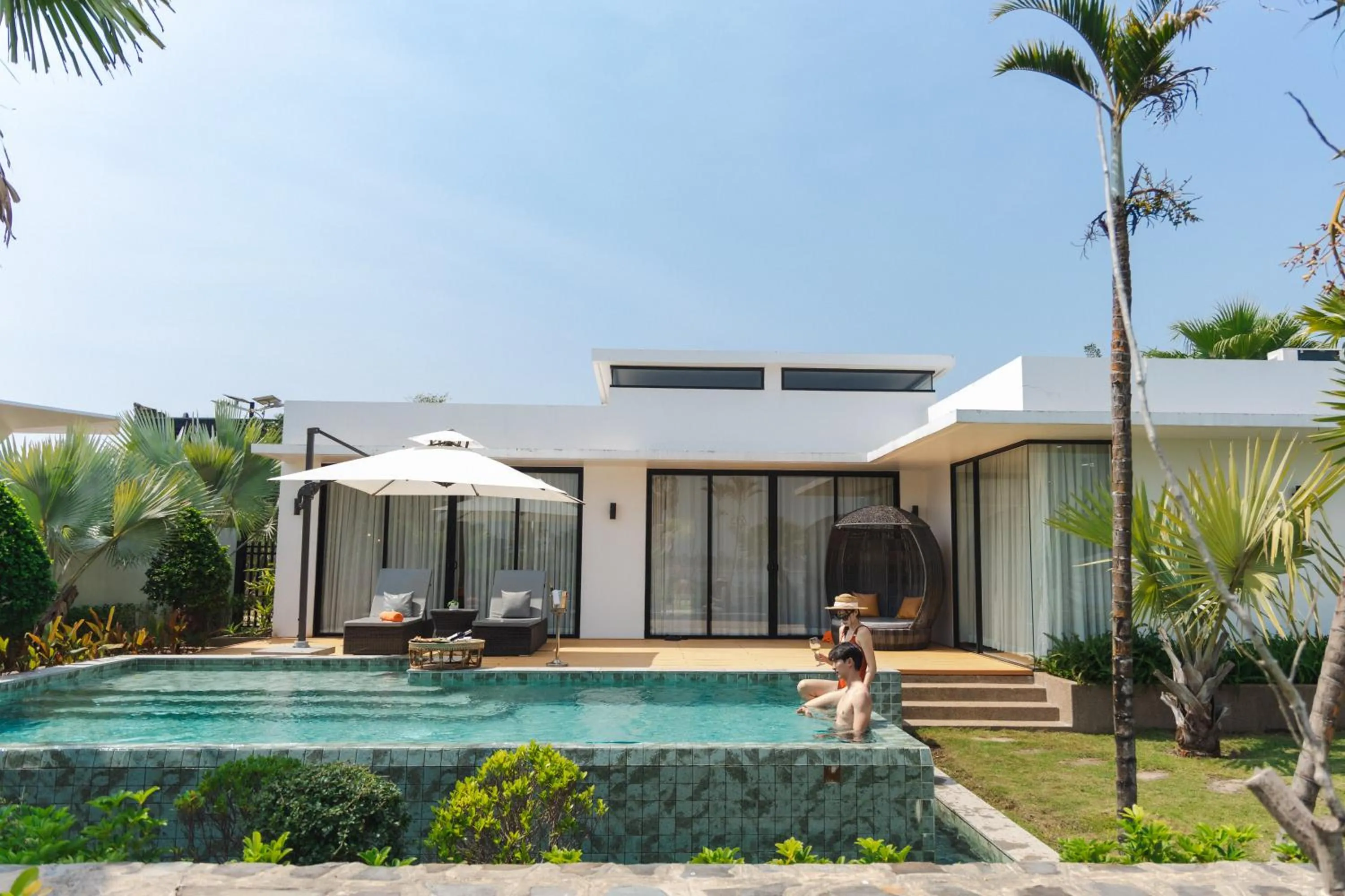 Swimming pool in Wonderland Suites and Resort