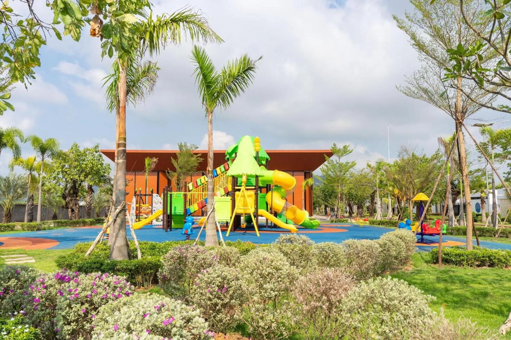Children play ground in Wonderland Suites and Resort