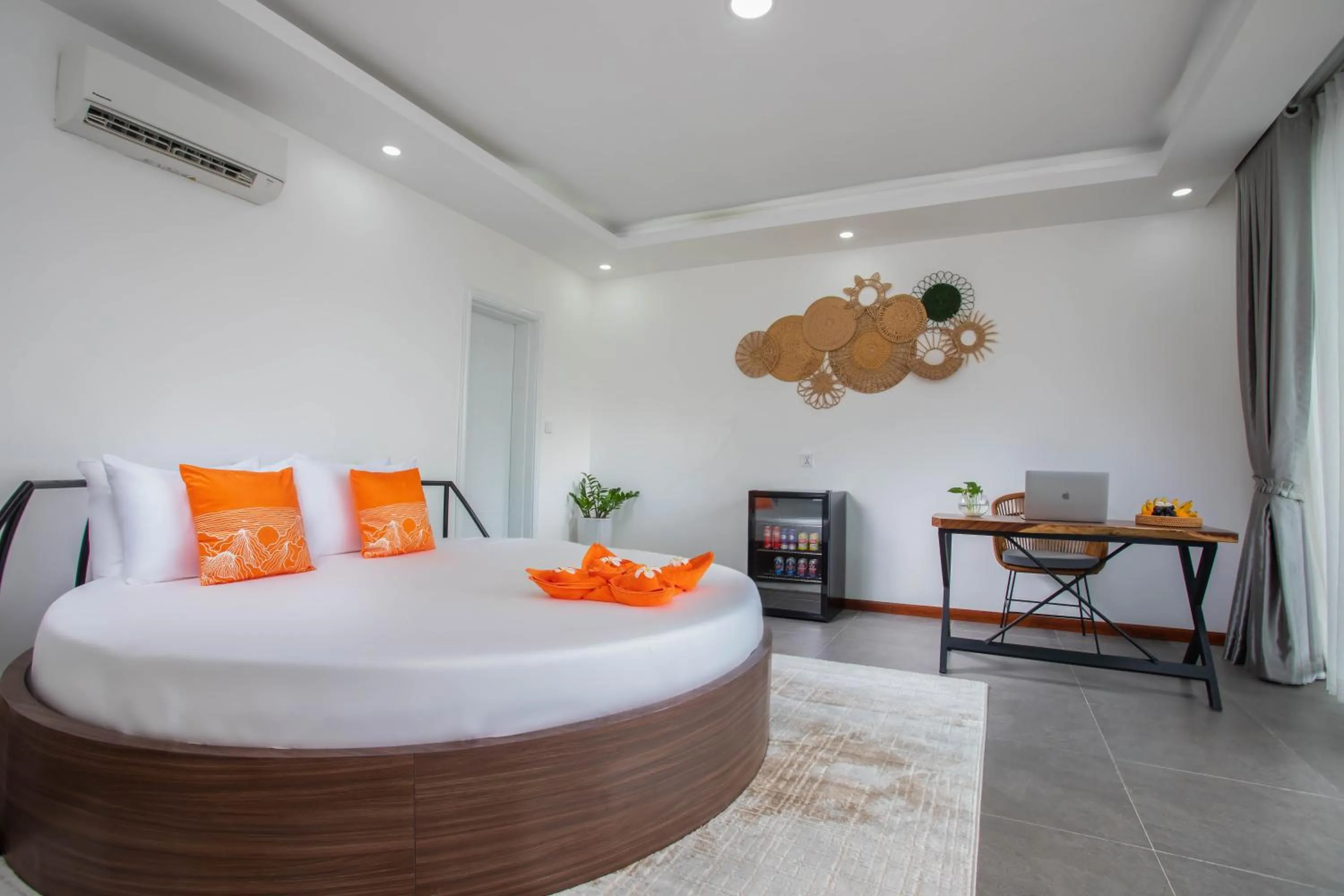 Living room, Bed in Wonderland Suites and Resort