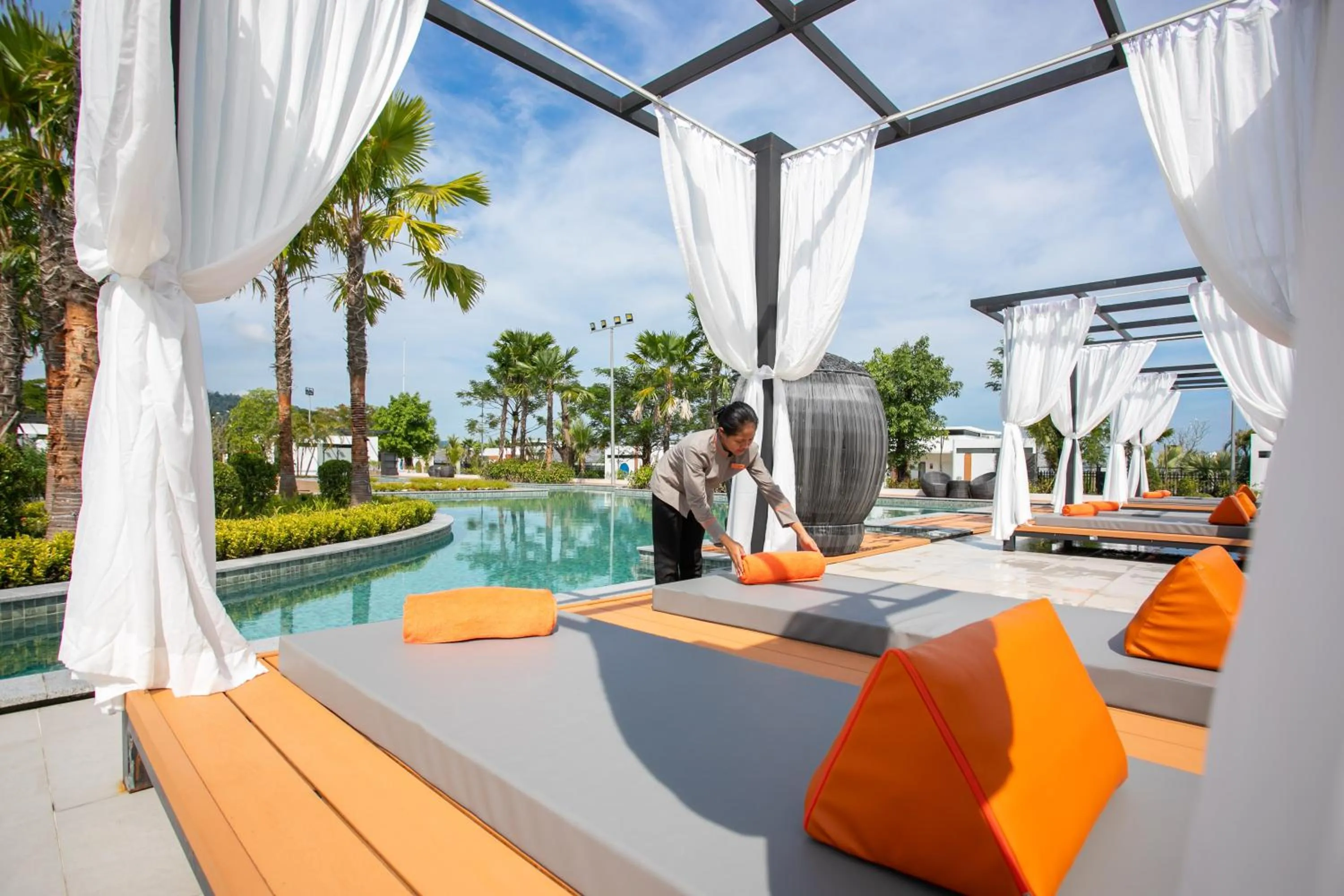 Swimming pool in Wonderland Suites and Resort