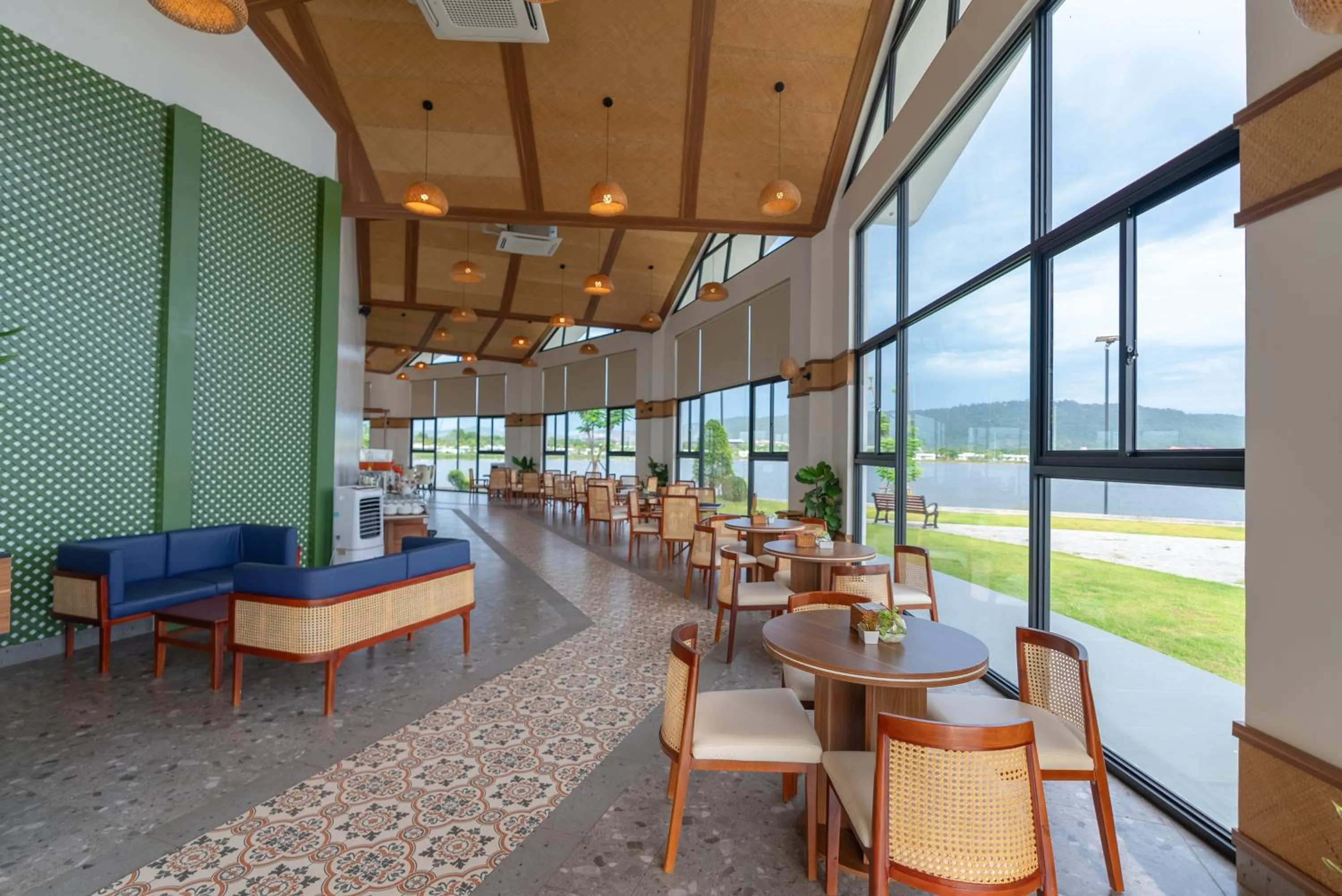 Restaurant/places to eat in Wonderland Suites and Resort