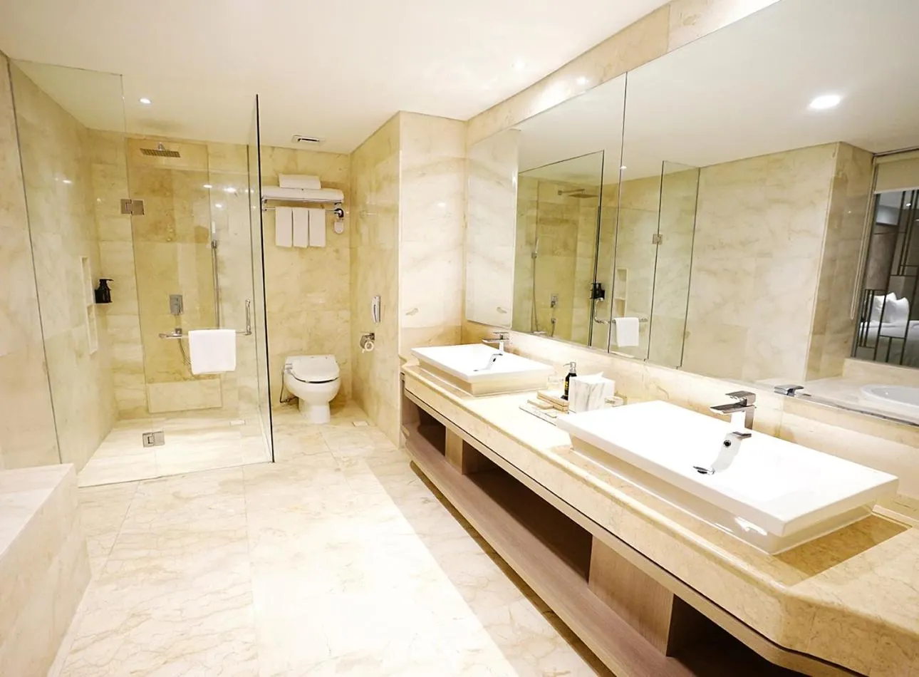 Shower in Platinum Hotel Jimbaran Beach Bali