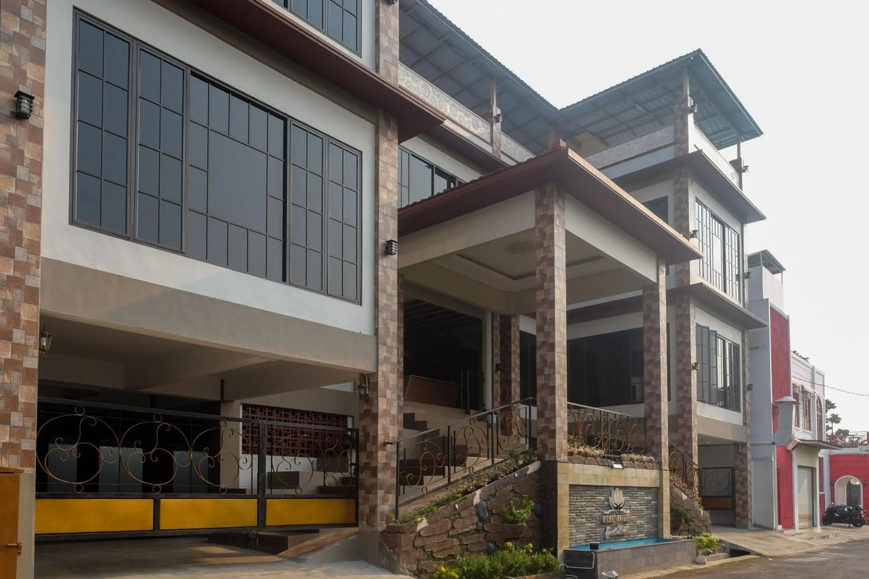 Facade/entrance in Urbanview Grand Lotus Hotel by RedDoorz