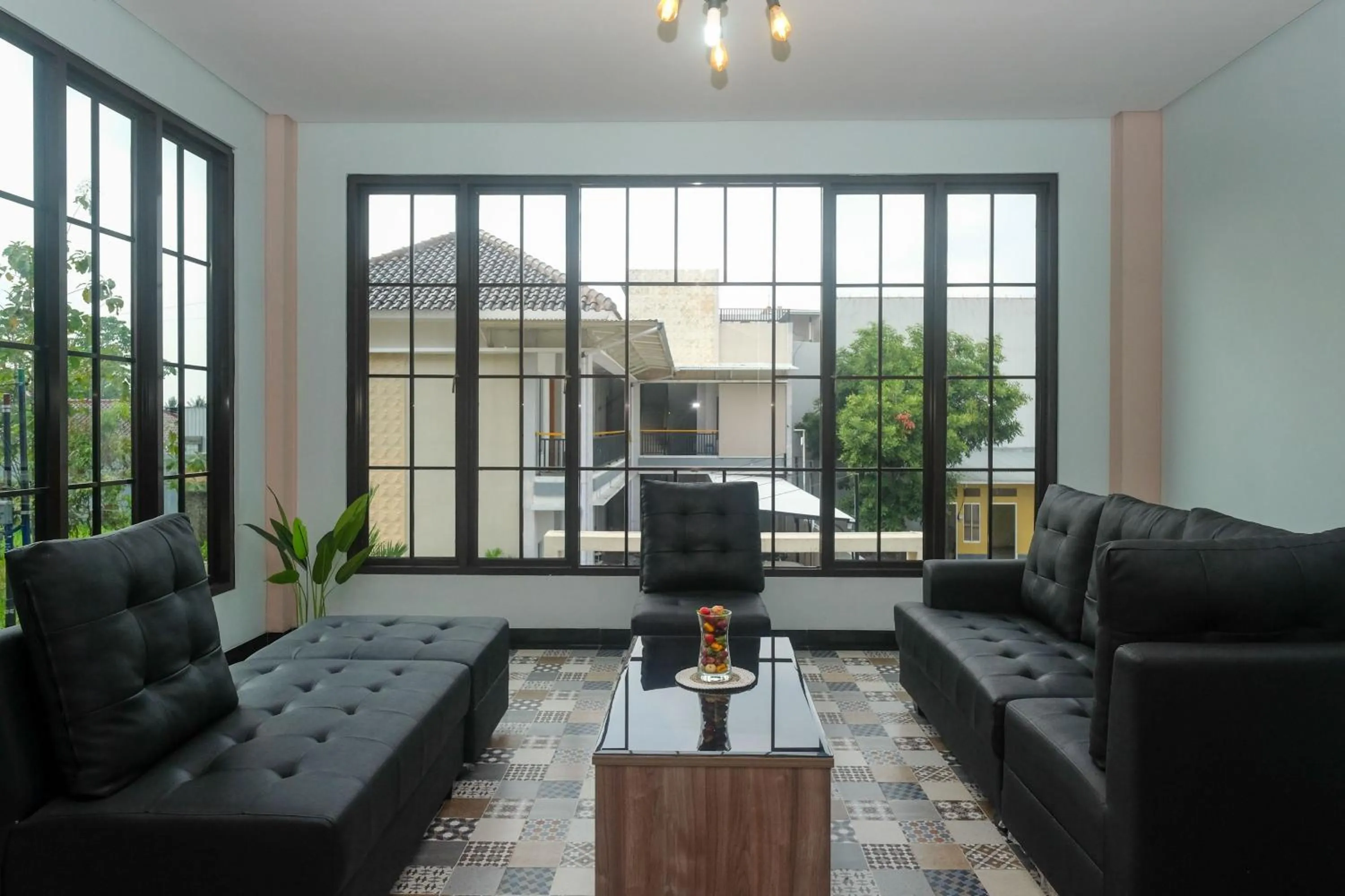 Seating area in Urbanview Grand Lotus Hotel by RedDoorz