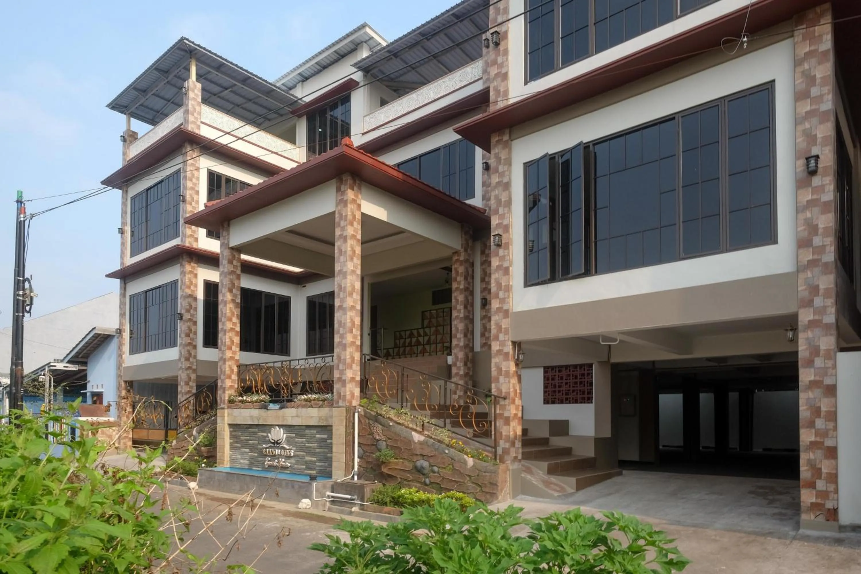 Facade/entrance in Urbanview Grand Lotus Hotel by RedDoorz