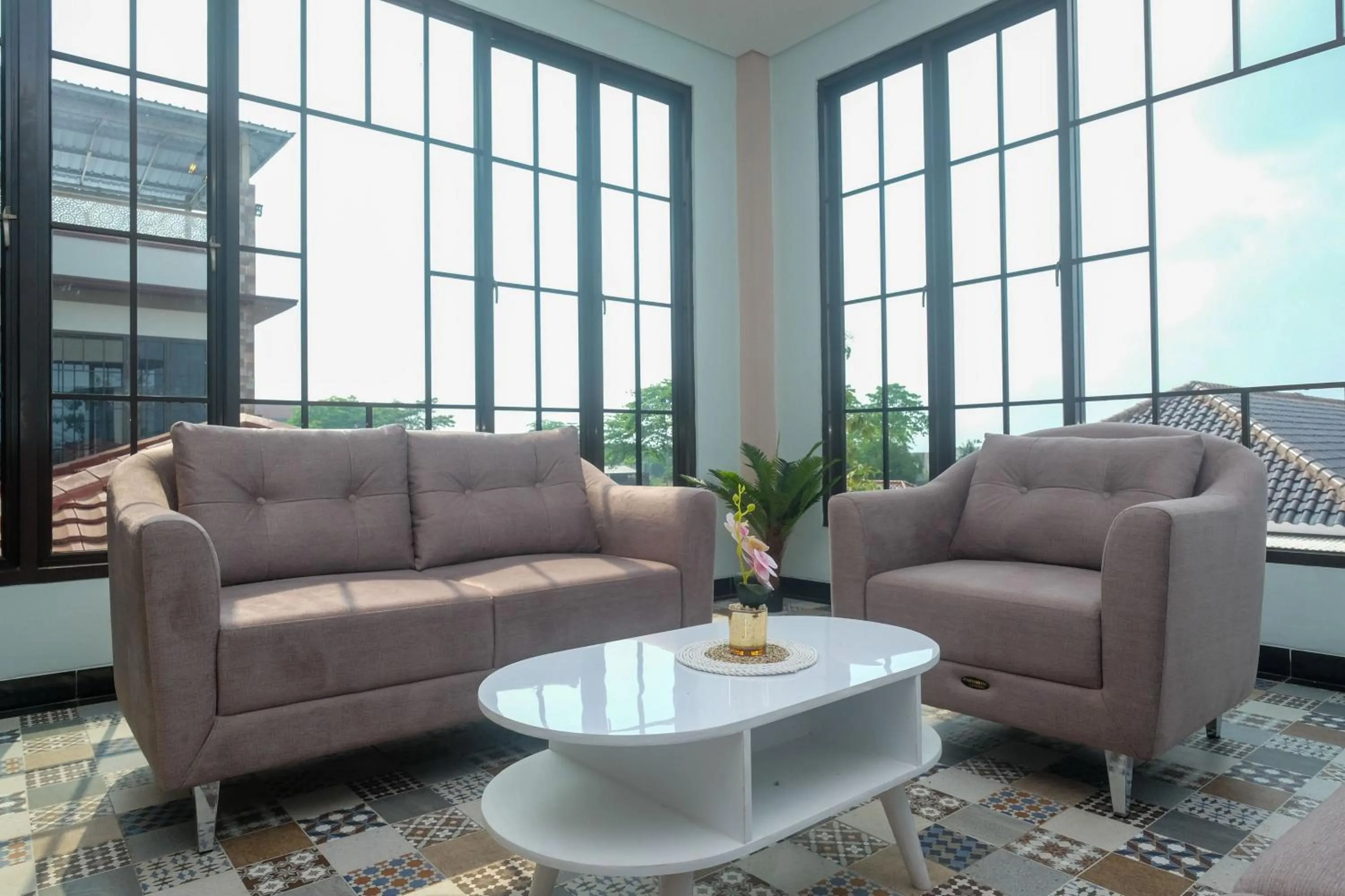 Seating area in Urbanview Grand Lotus Hotel by RedDoorz