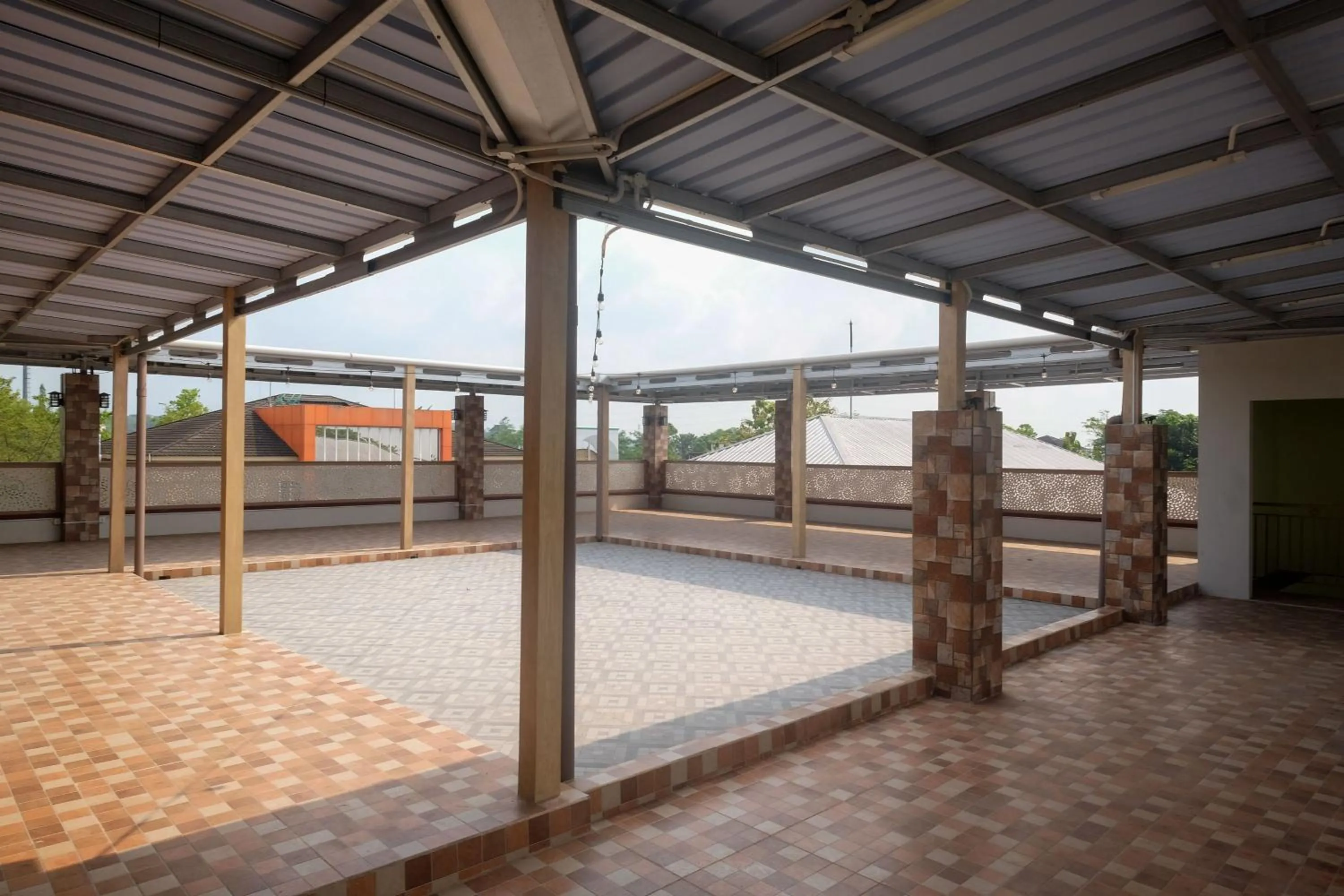 Property building in Urbanview Grand Lotus Hotel by RedDoorz