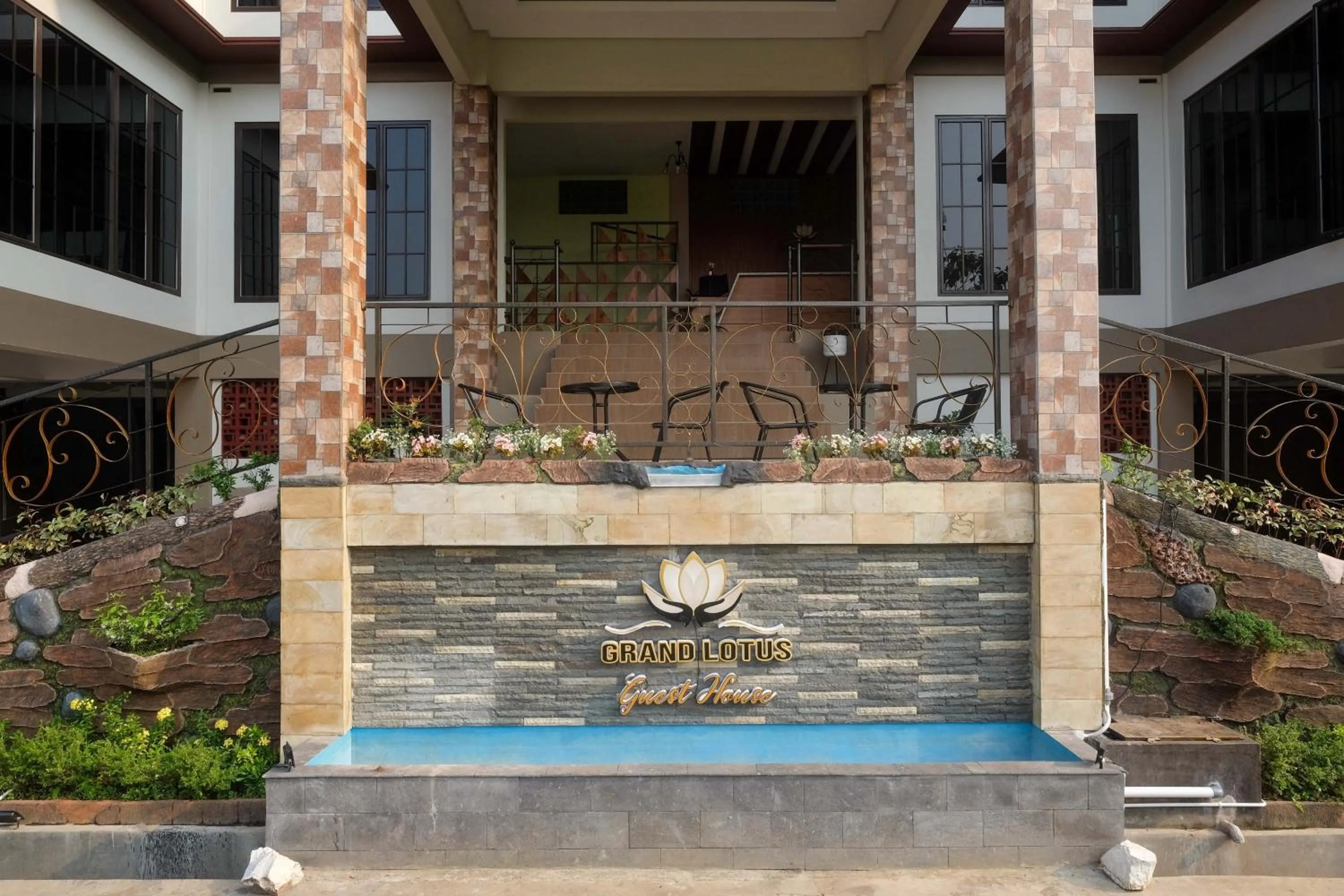 Property building in Urbanview Grand Lotus Hotel by RedDoorz