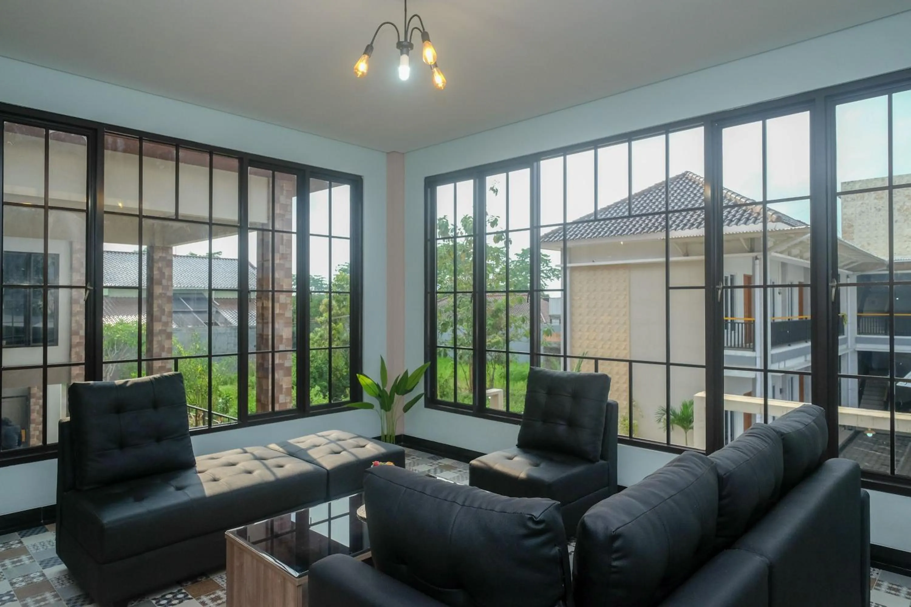 Seating area in Urbanview Grand Lotus Hotel by RedDoorz