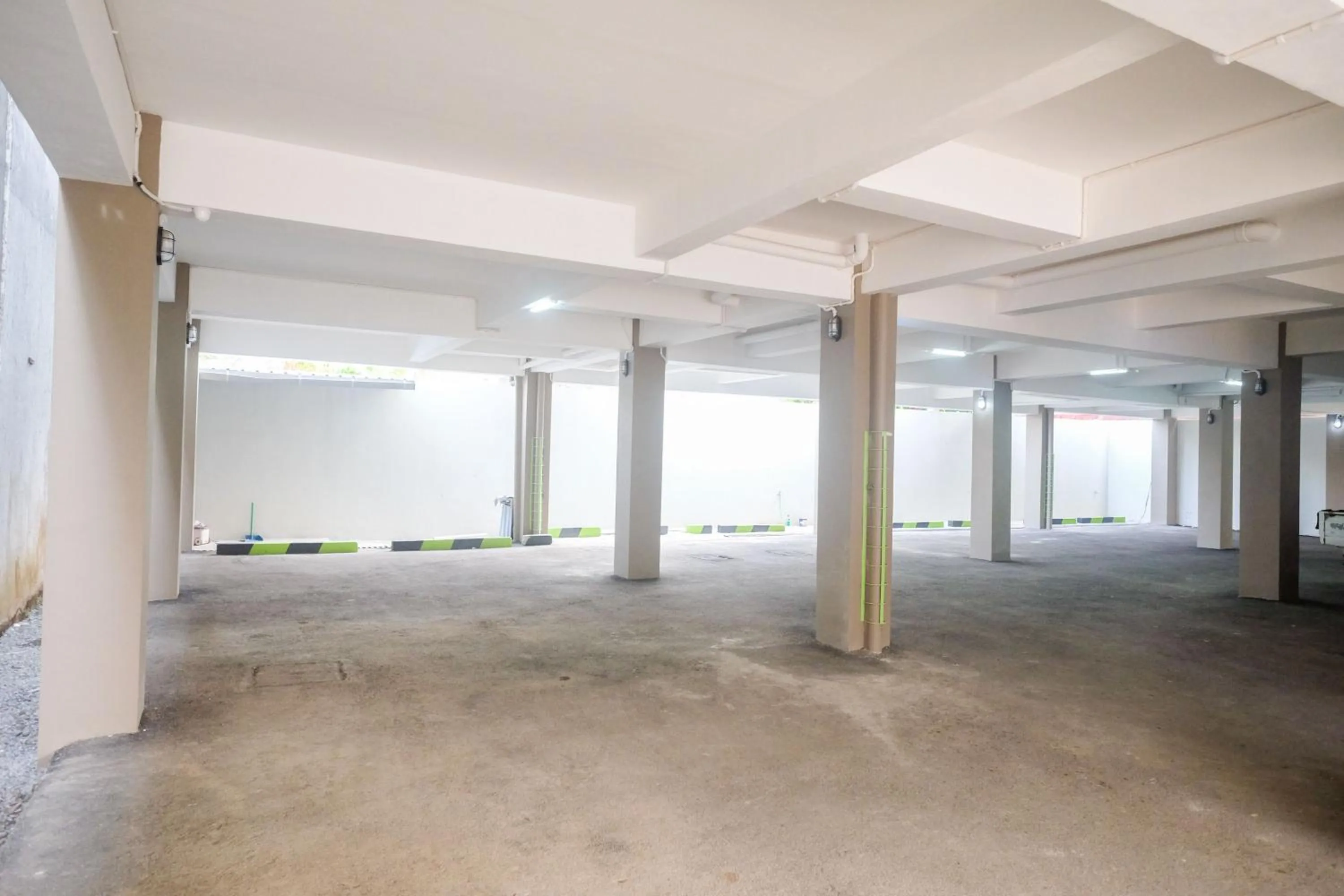 Property building in Urbanview Grand Lotus Hotel by RedDoorz