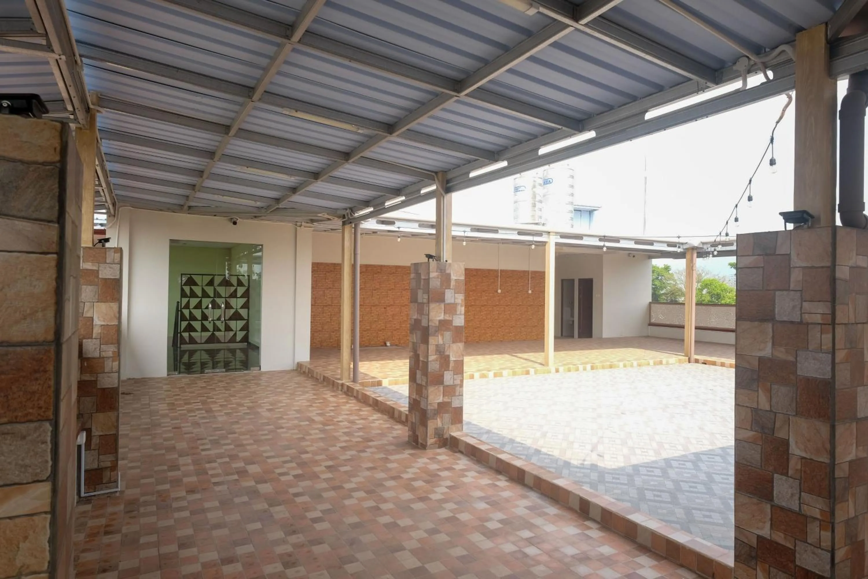 Property building in Urbanview Grand Lotus Hotel by RedDoorz