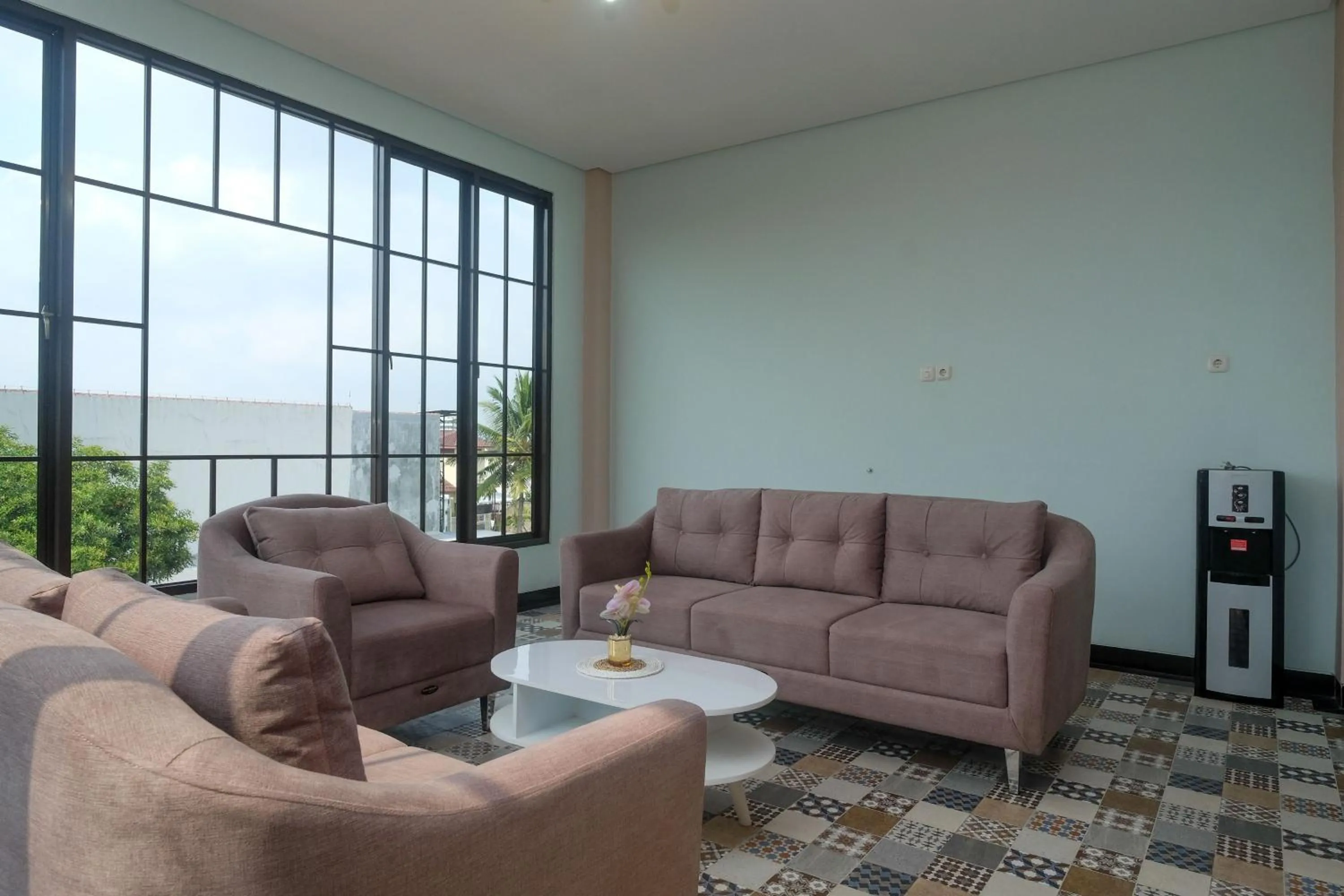 Seating area in Urbanview Grand Lotus Hotel by RedDoorz