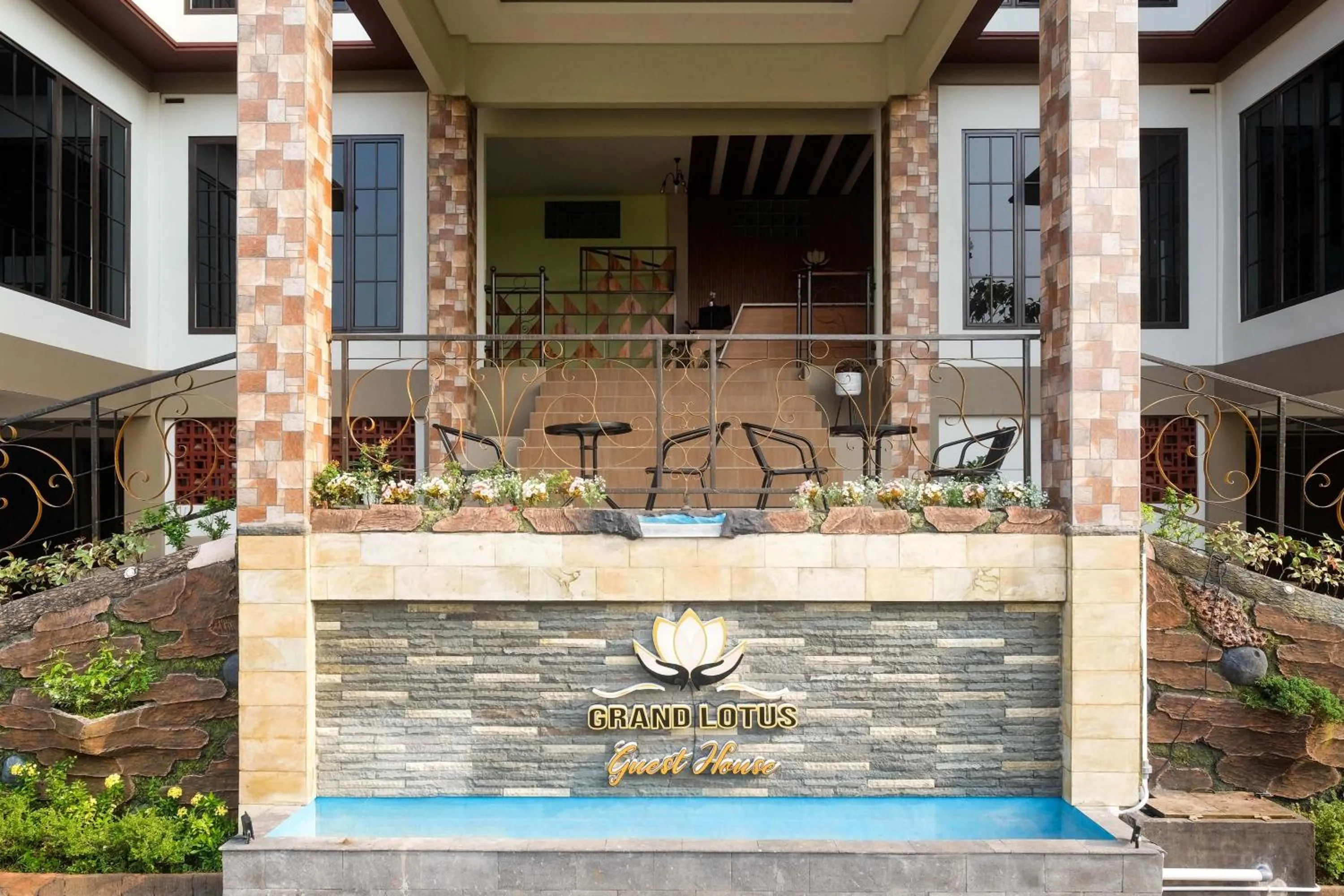 Property building in Urbanview Grand Lotus Hotel by RedDoorz