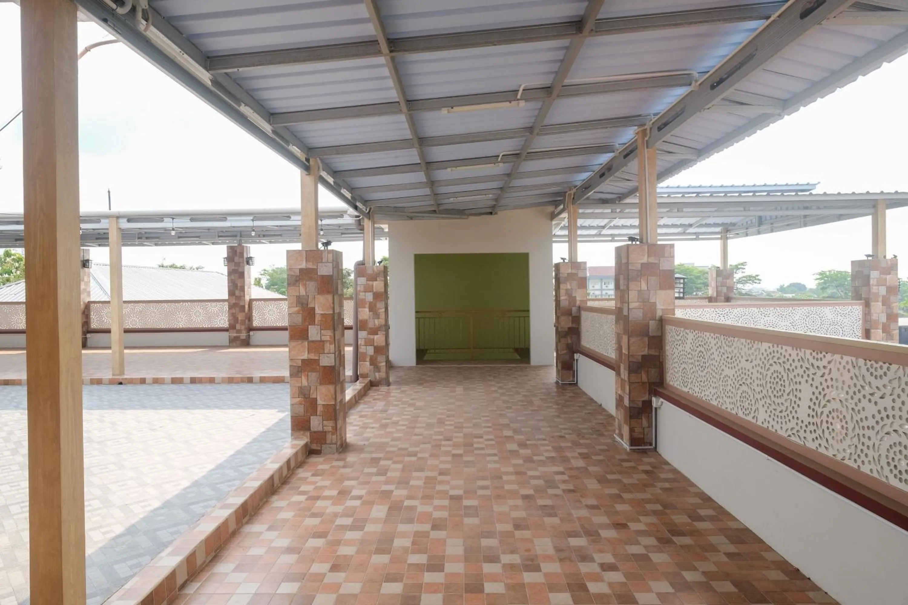 Property building in Urbanview Grand Lotus Hotel by RedDoorz