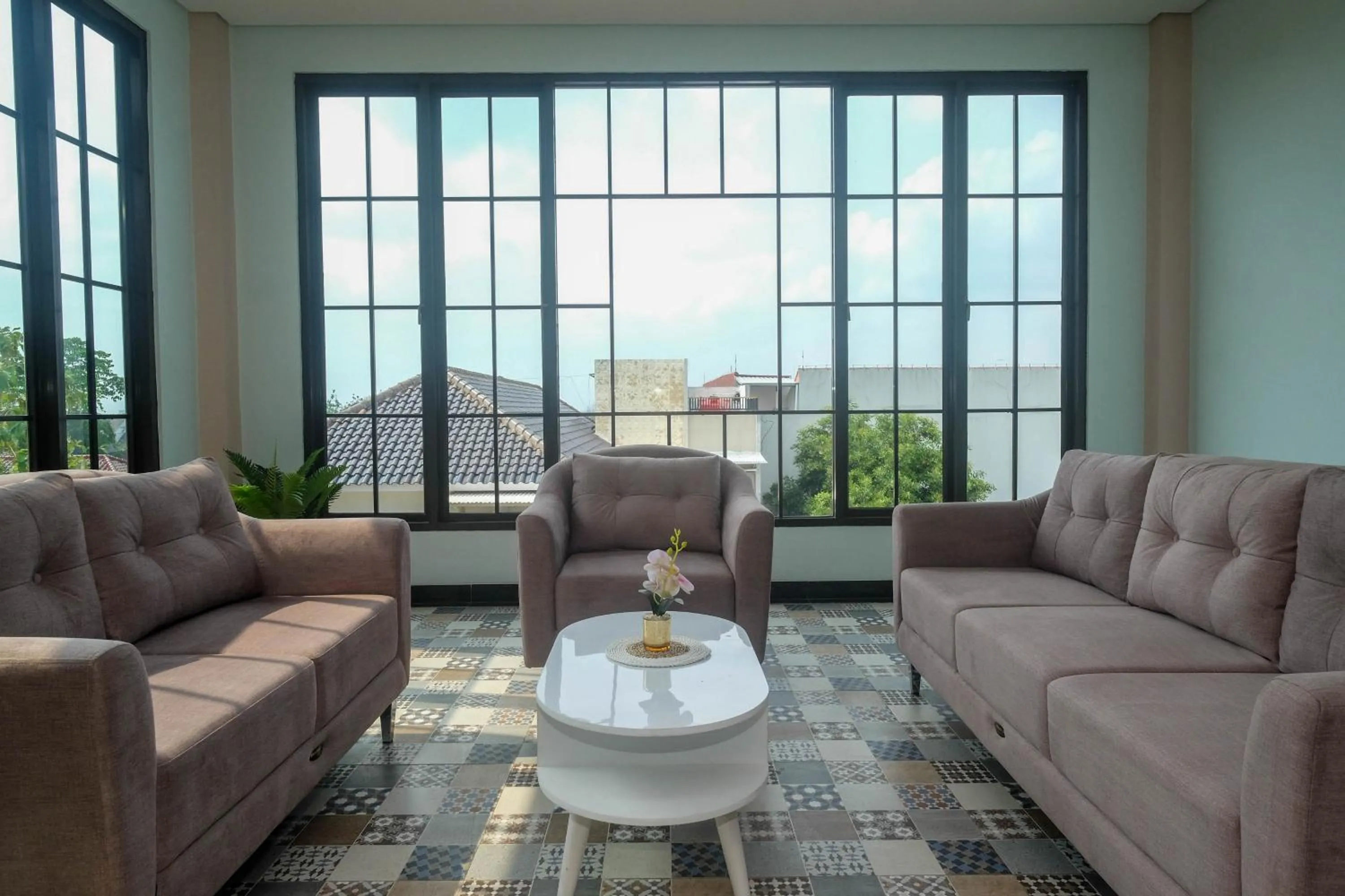 Seating area in Urbanview Grand Lotus Hotel by RedDoorz