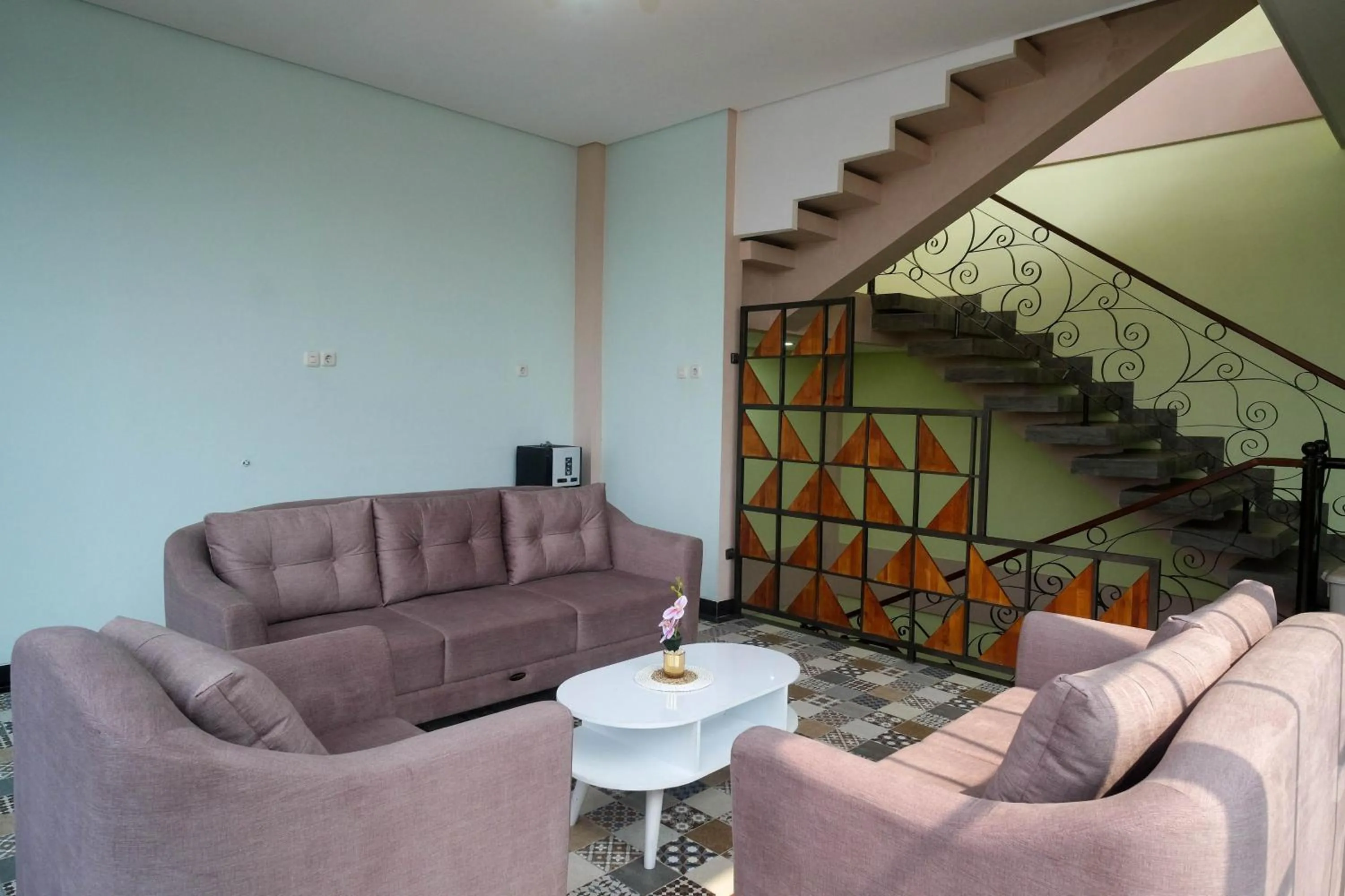 Seating area in Urbanview Grand Lotus Hotel by RedDoorz