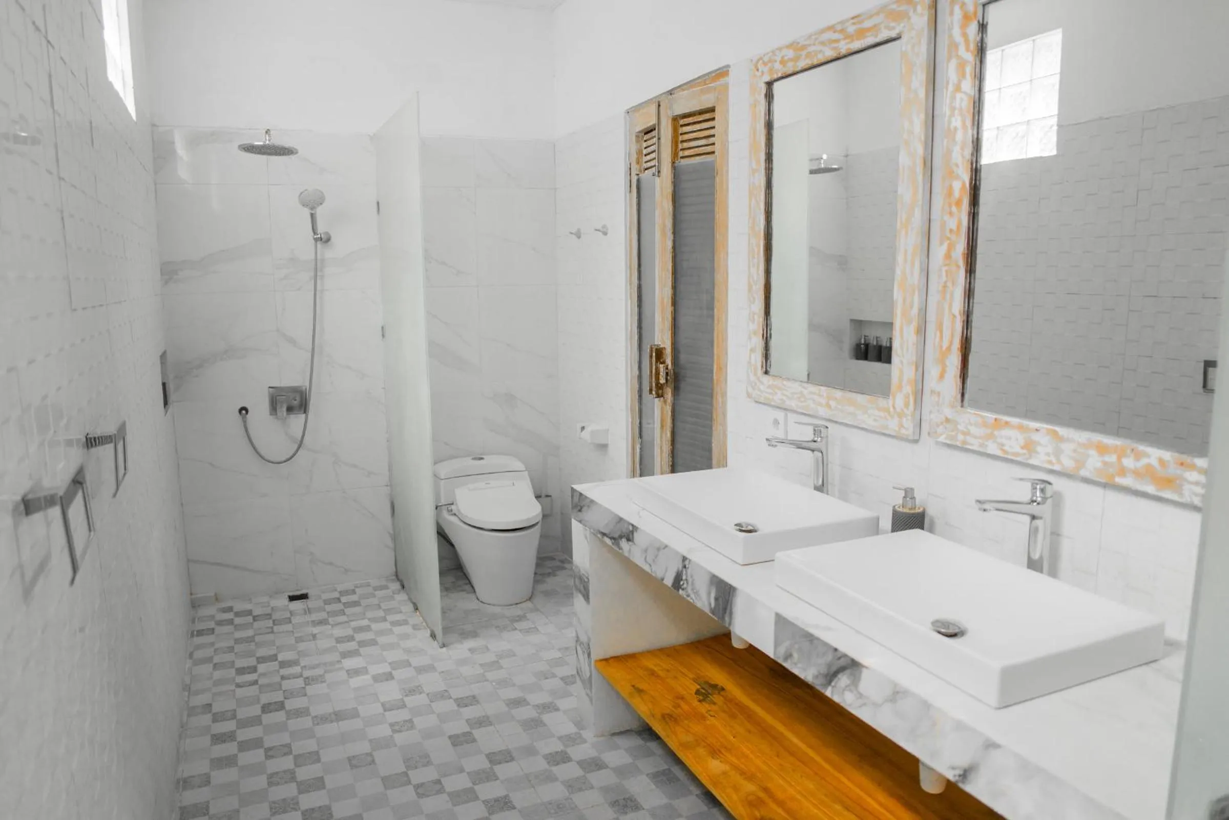 Shower in Bali Invest Living