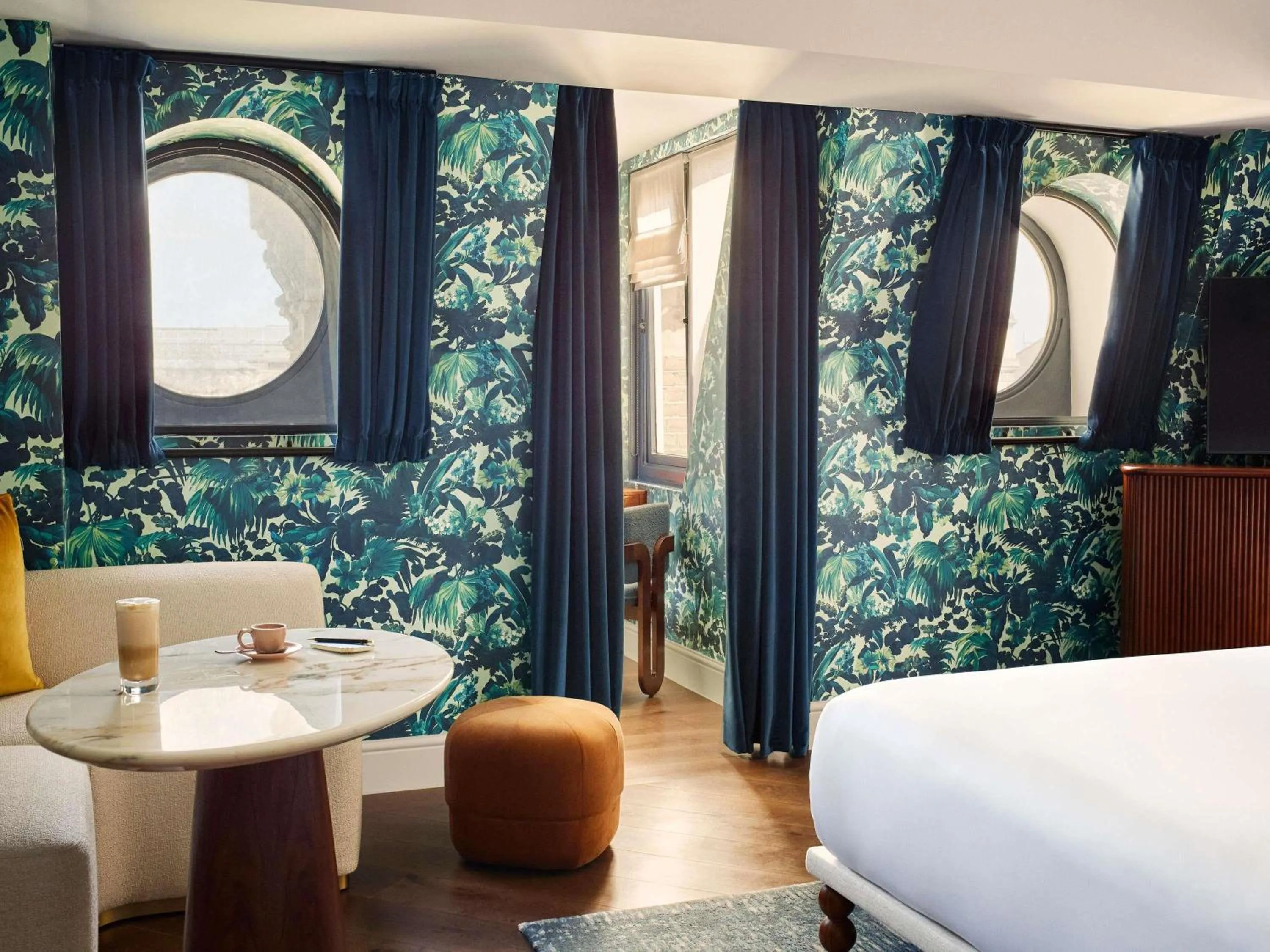 Bedroom, Bed in Hyde London City - St Paul's