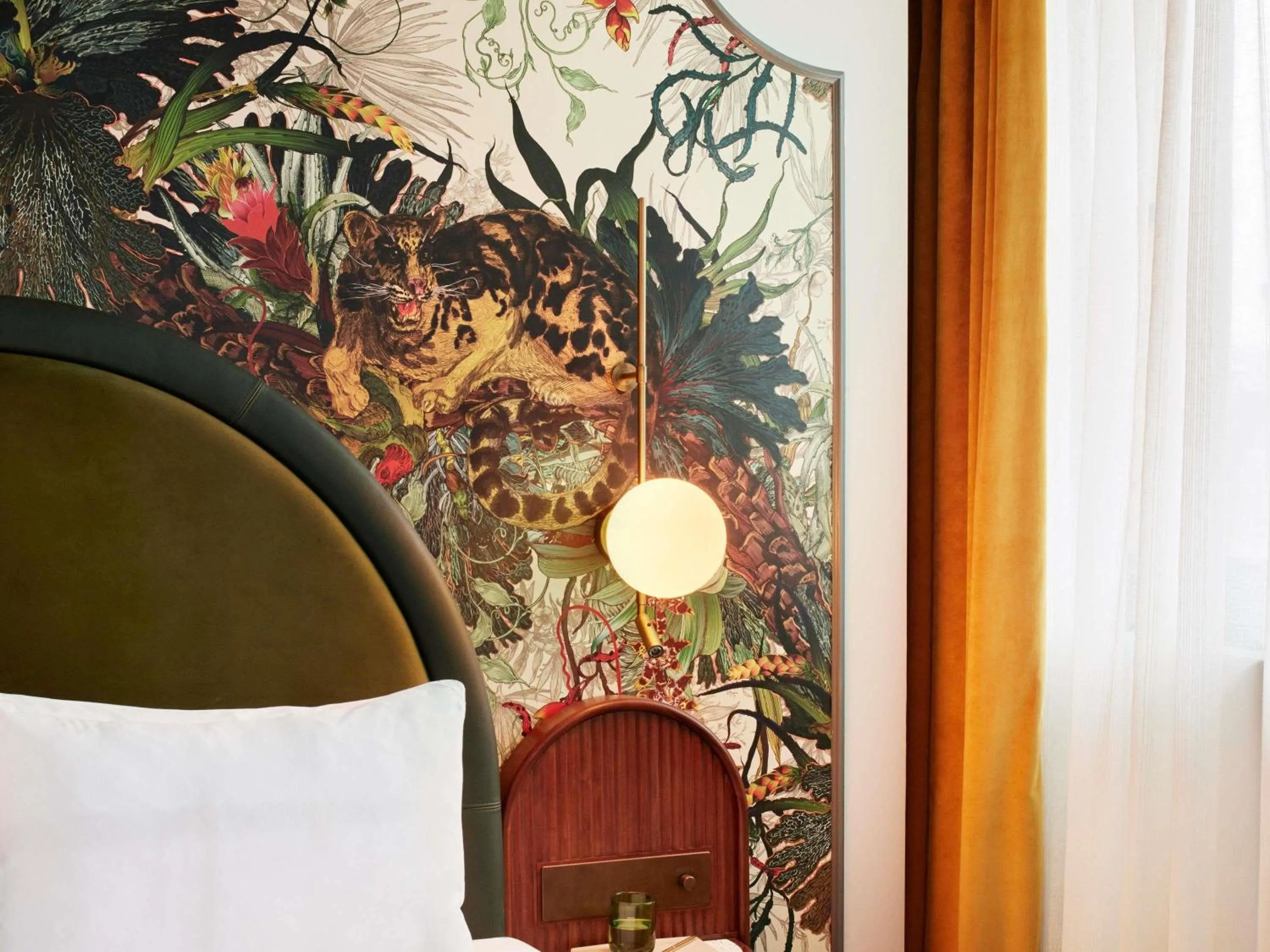 Bedroom in Hyde London City - St Paul's