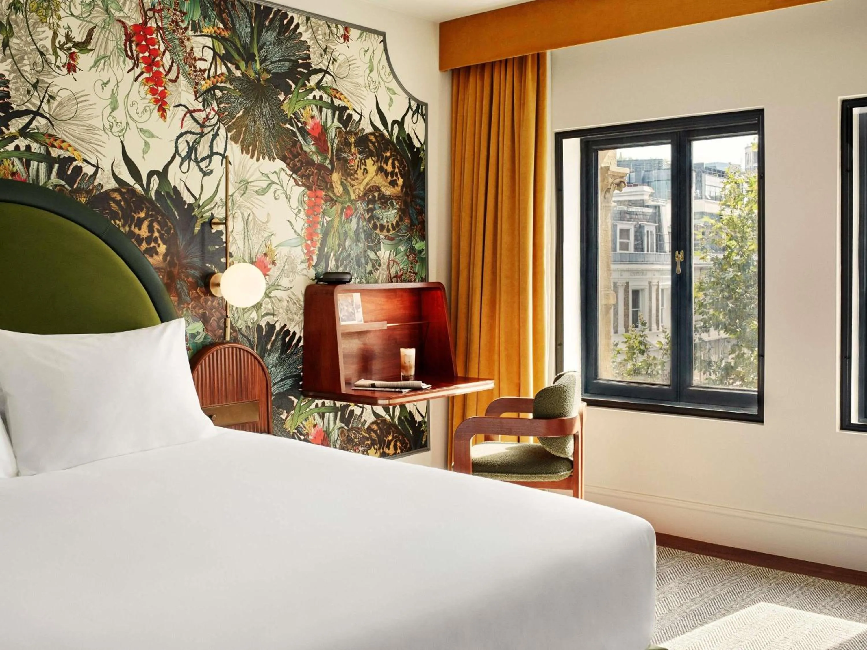 Bedroom, Bed in Hyde London City - St Paul's