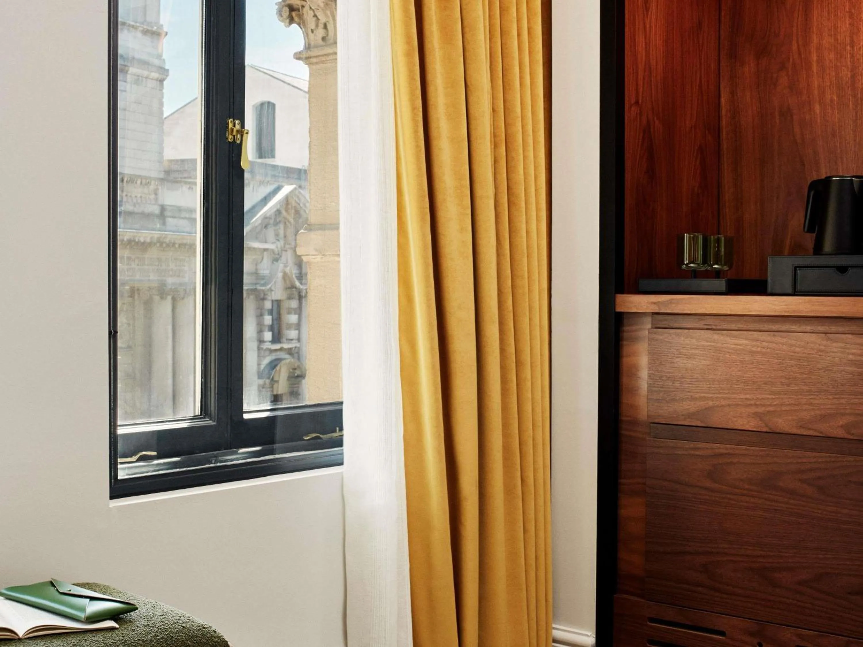 Bedroom in Hyde London City - St Paul's