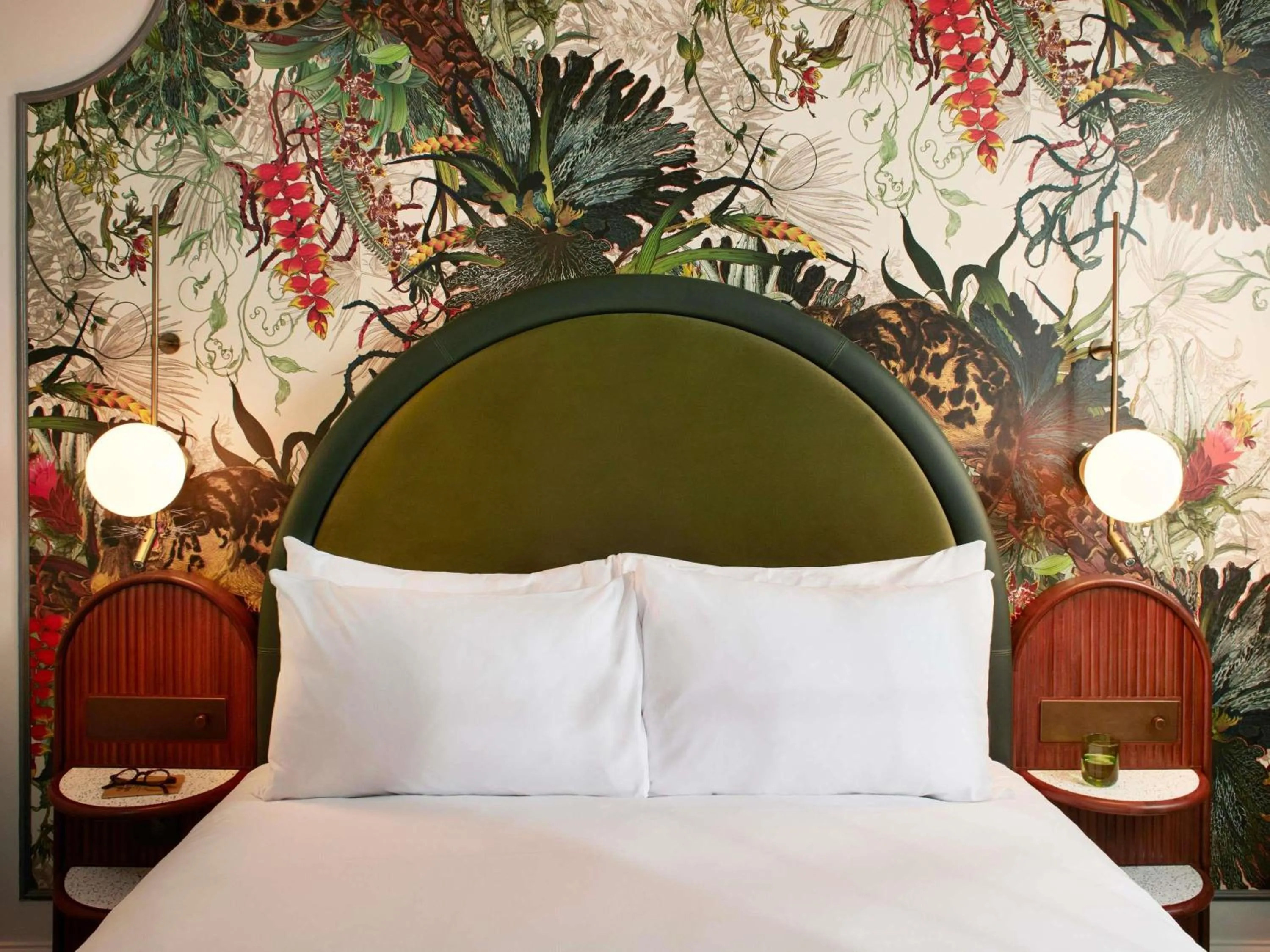 Bedroom, Bed in Hyde London City - St Paul's