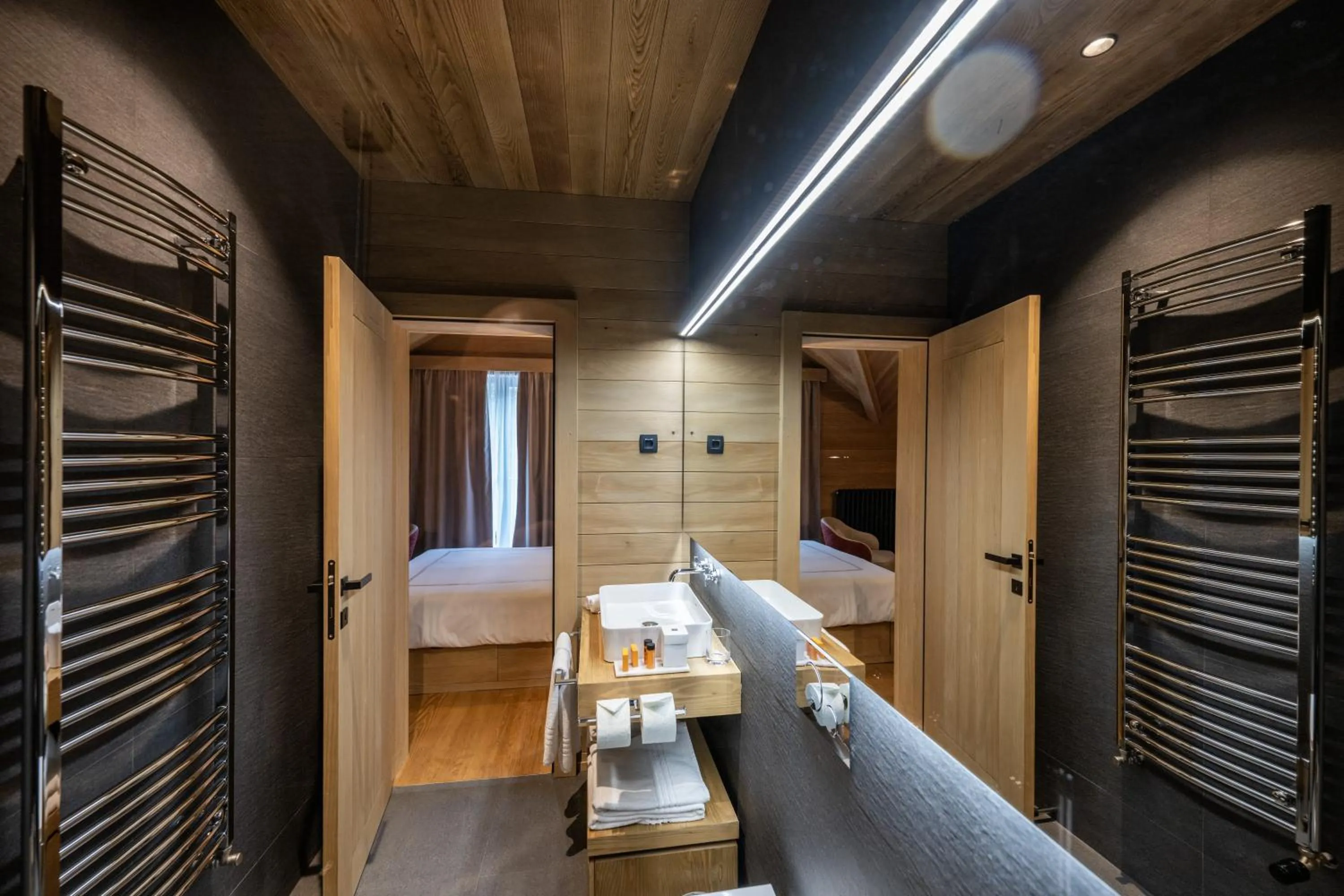 Toilet, Bed in Swissôtel Resort Kolasin