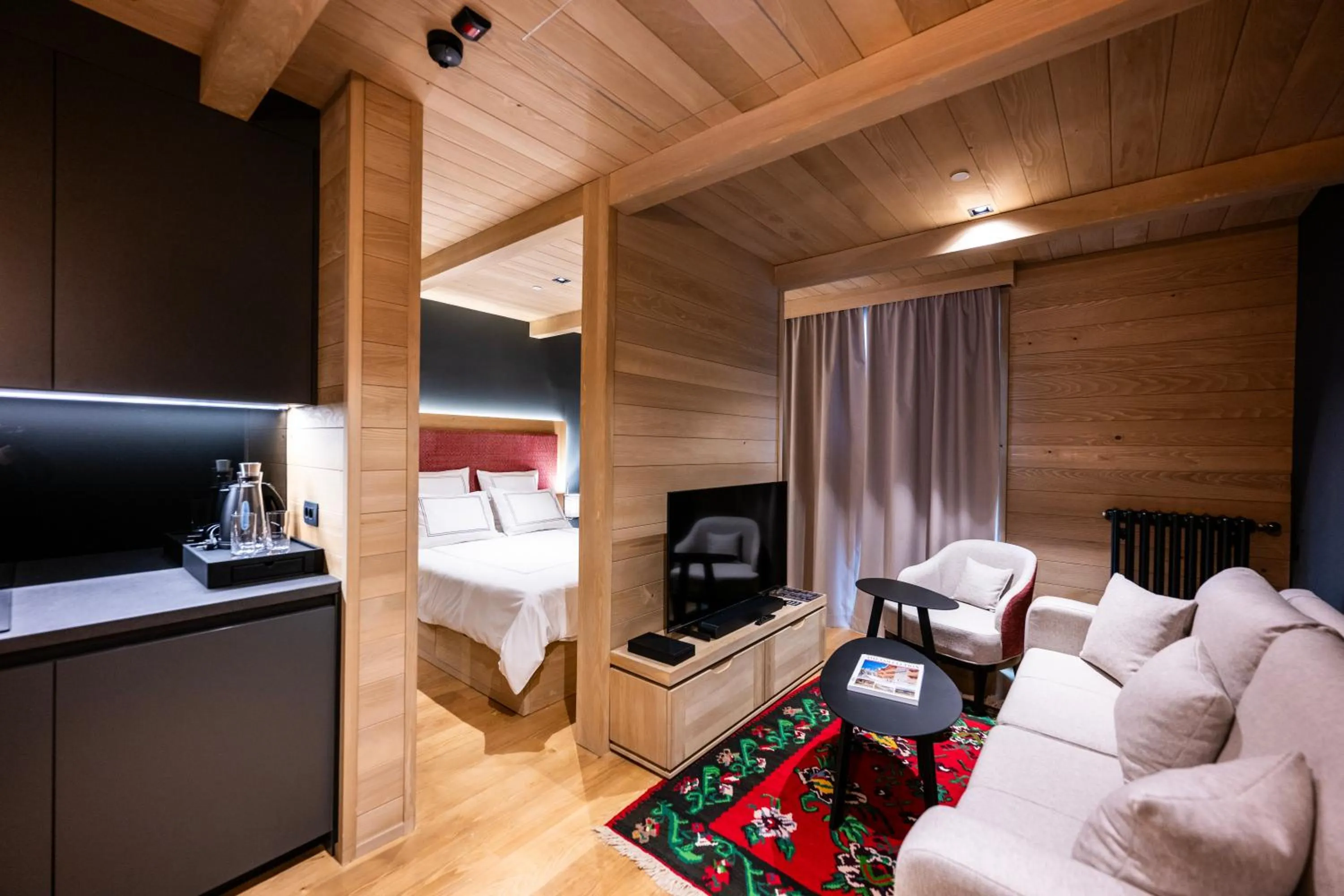 Living room, Bed in Swissôtel Resort Kolasin