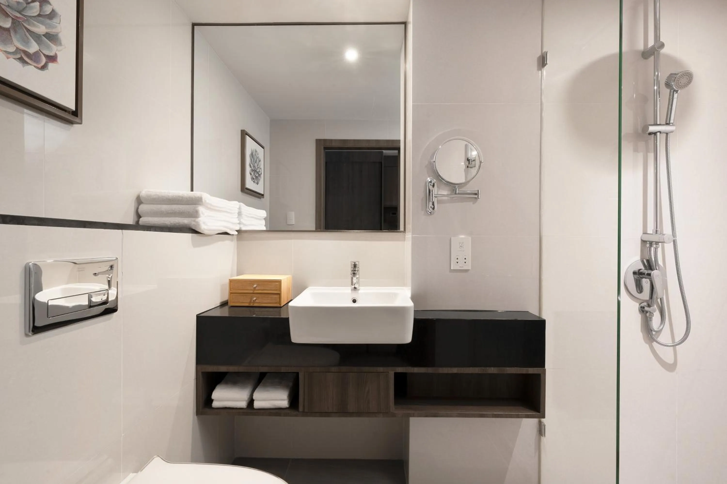 Bathroom in Novotel Living Bangkok Sukhumvit Legacy