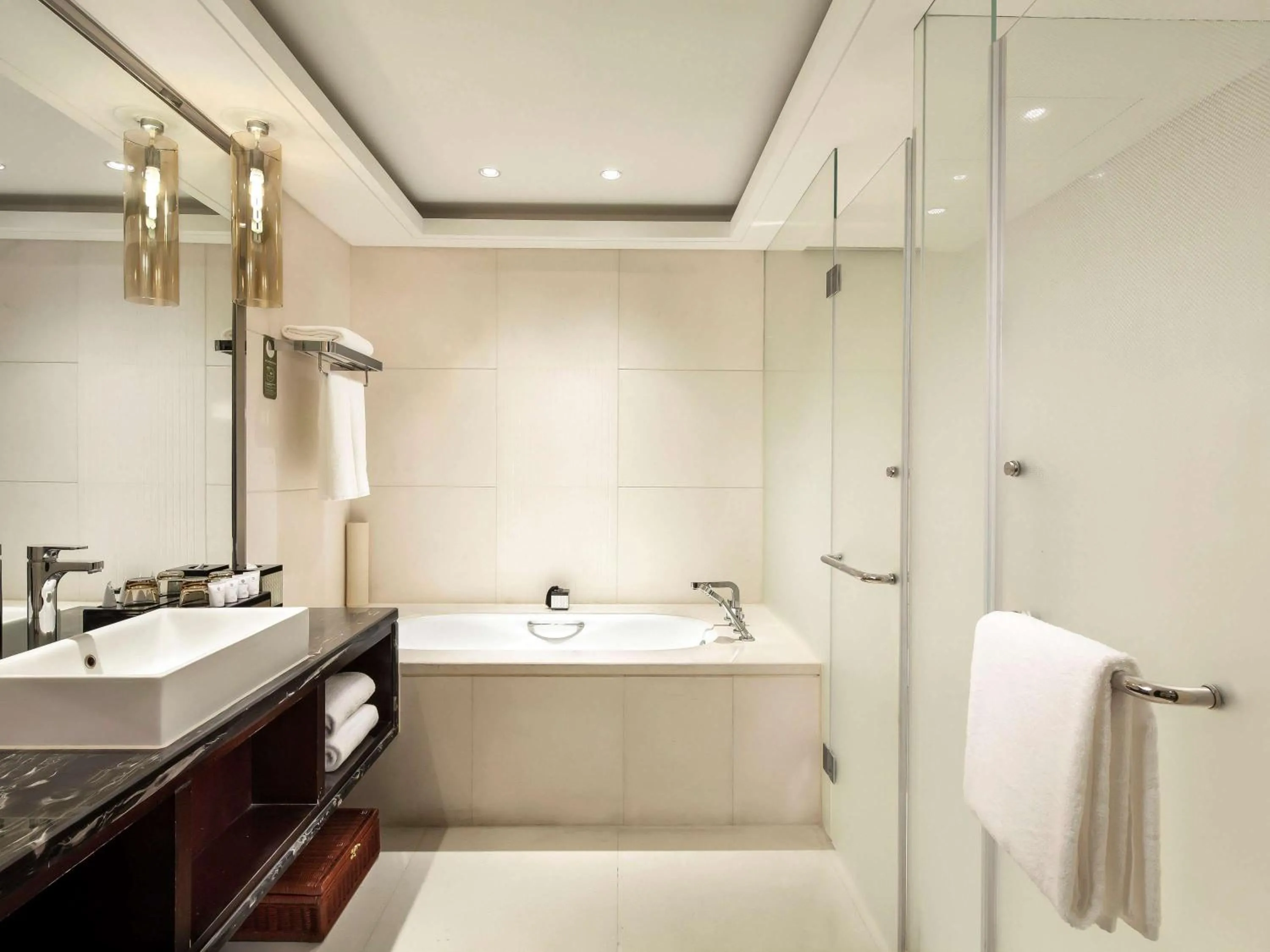 Photo of the whole room, Bathroom in Grand Mercure Beijing Dongcheng Hotel