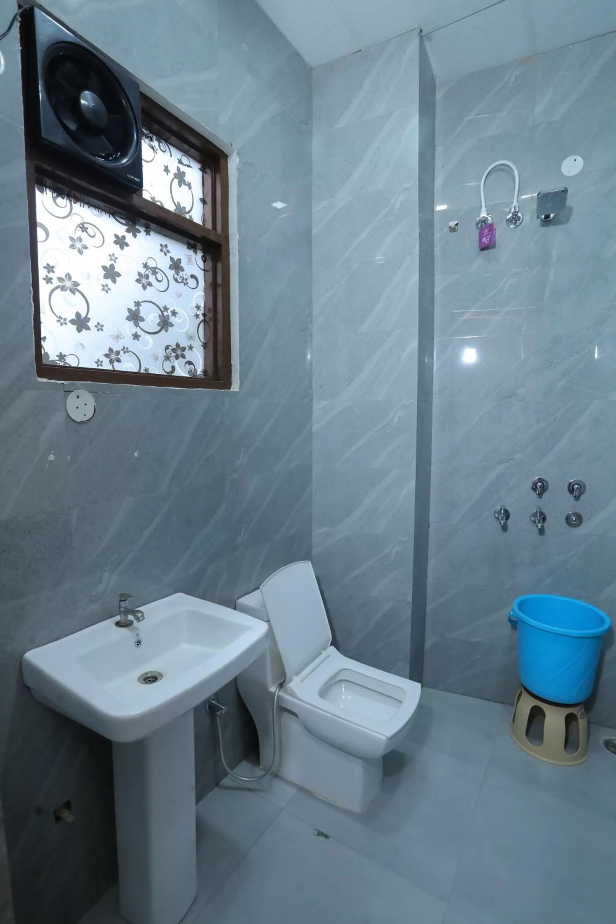 Toilet in Raghav inn