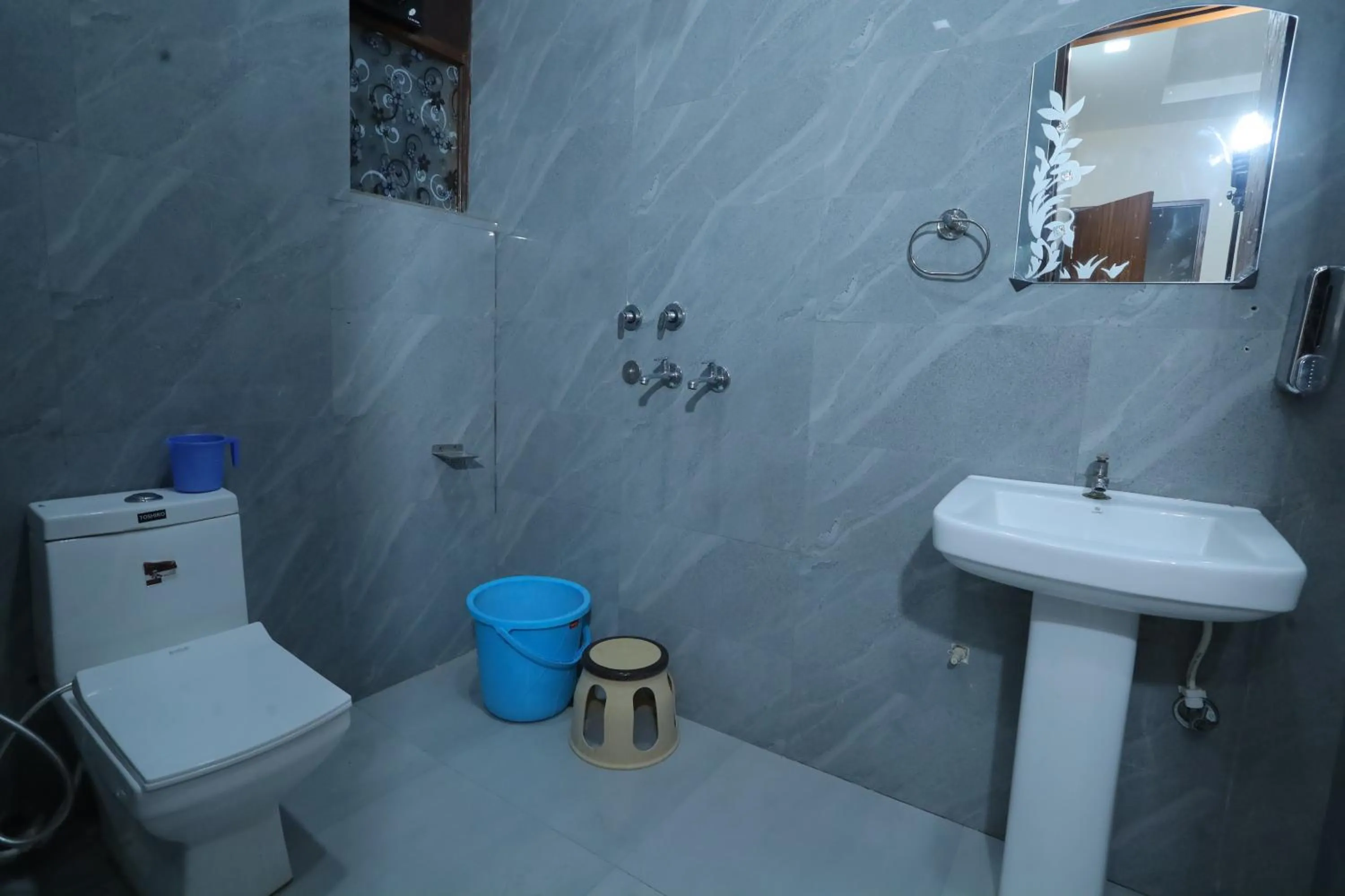 Shower in Raghav inn