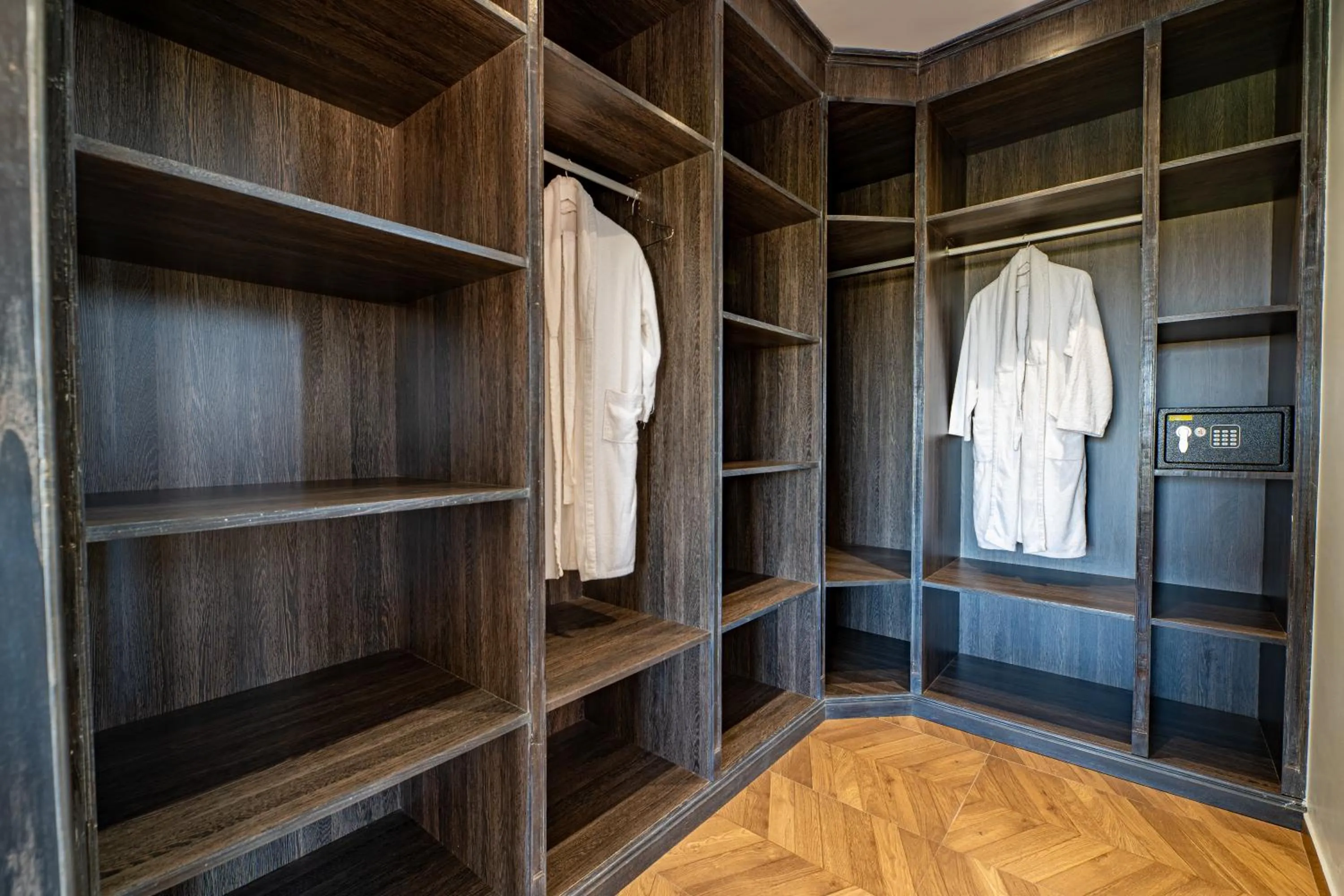 wardrobe in Konouz Palace