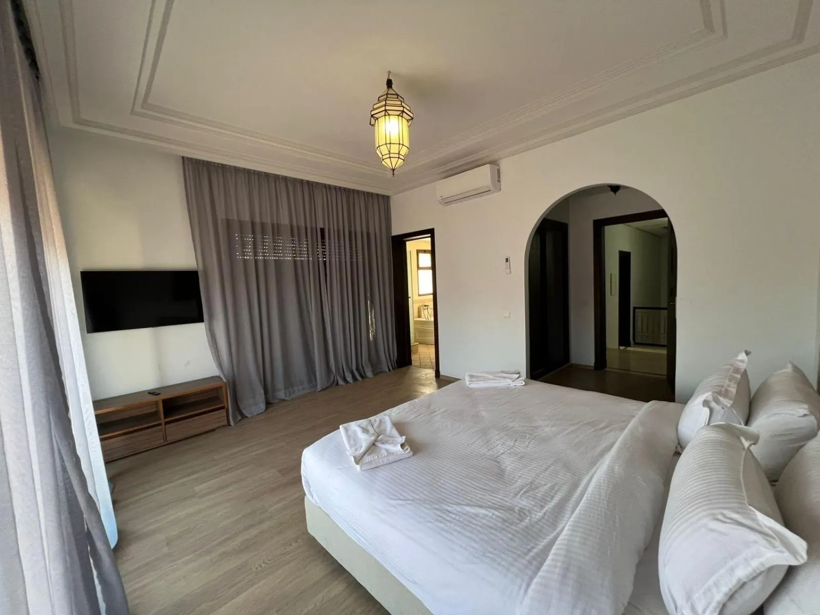 Bed in Konouz Palace