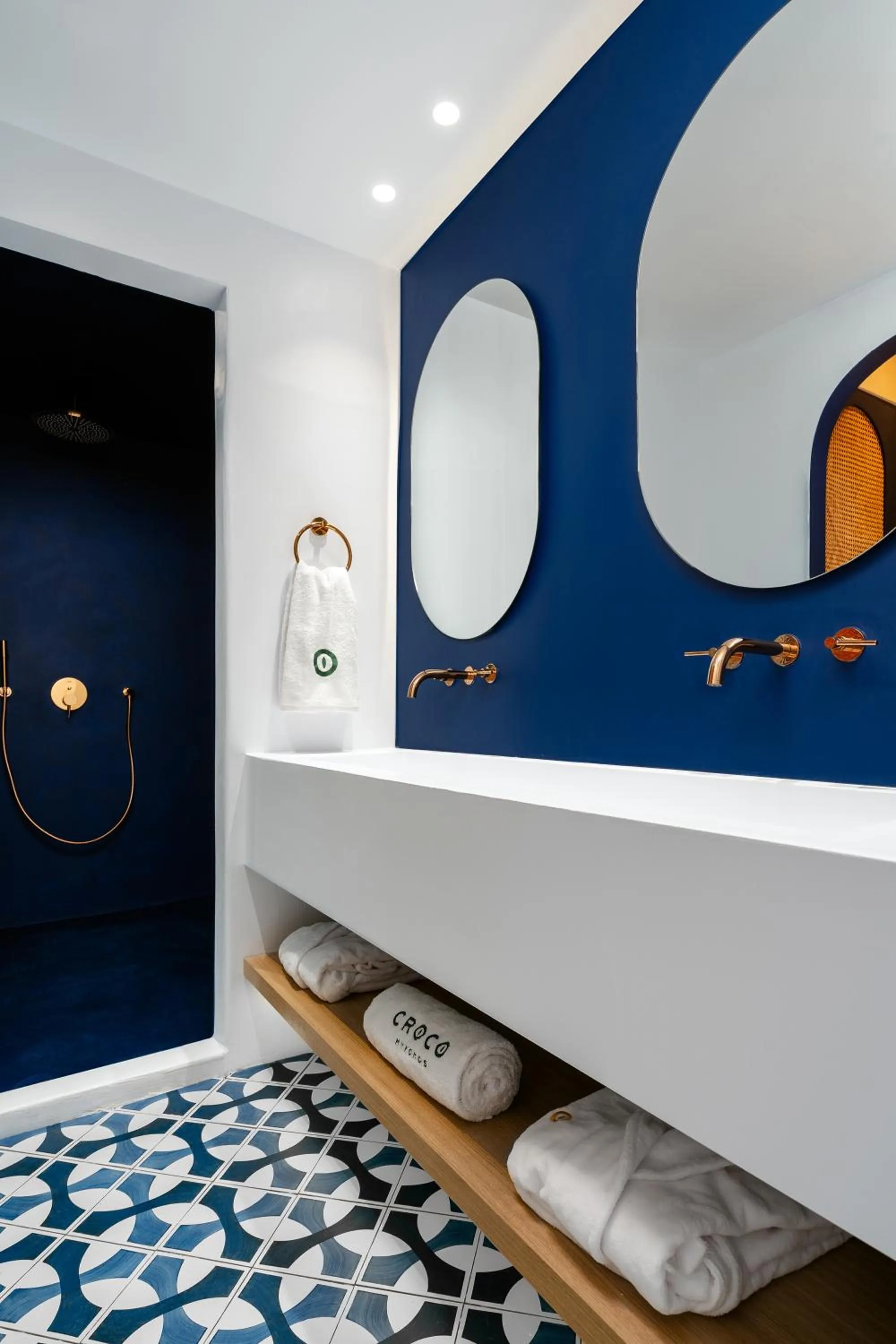 Bathroom, Bed in Croco Mykonos