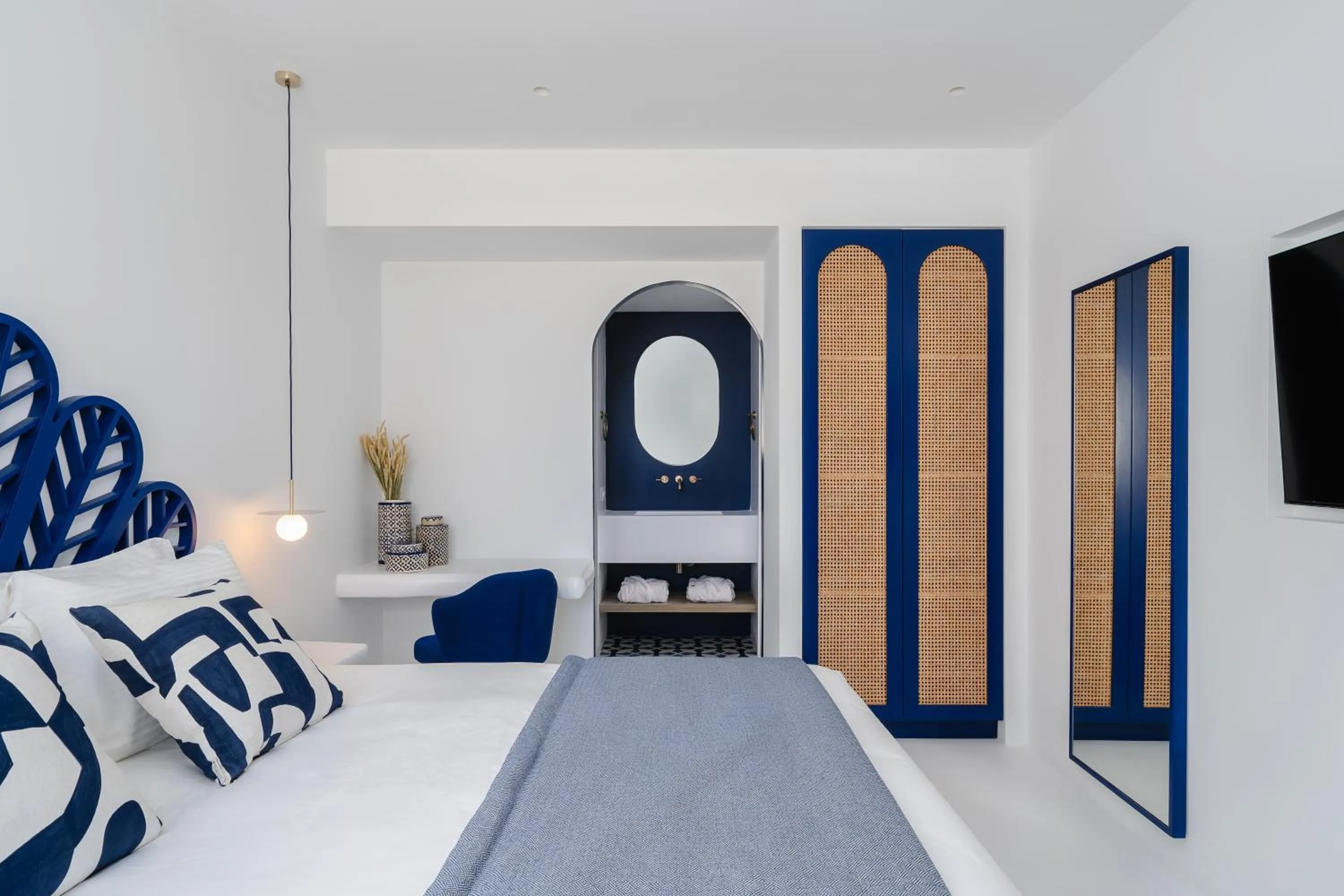 Photo of the whole room, Bed in Croco Mykonos