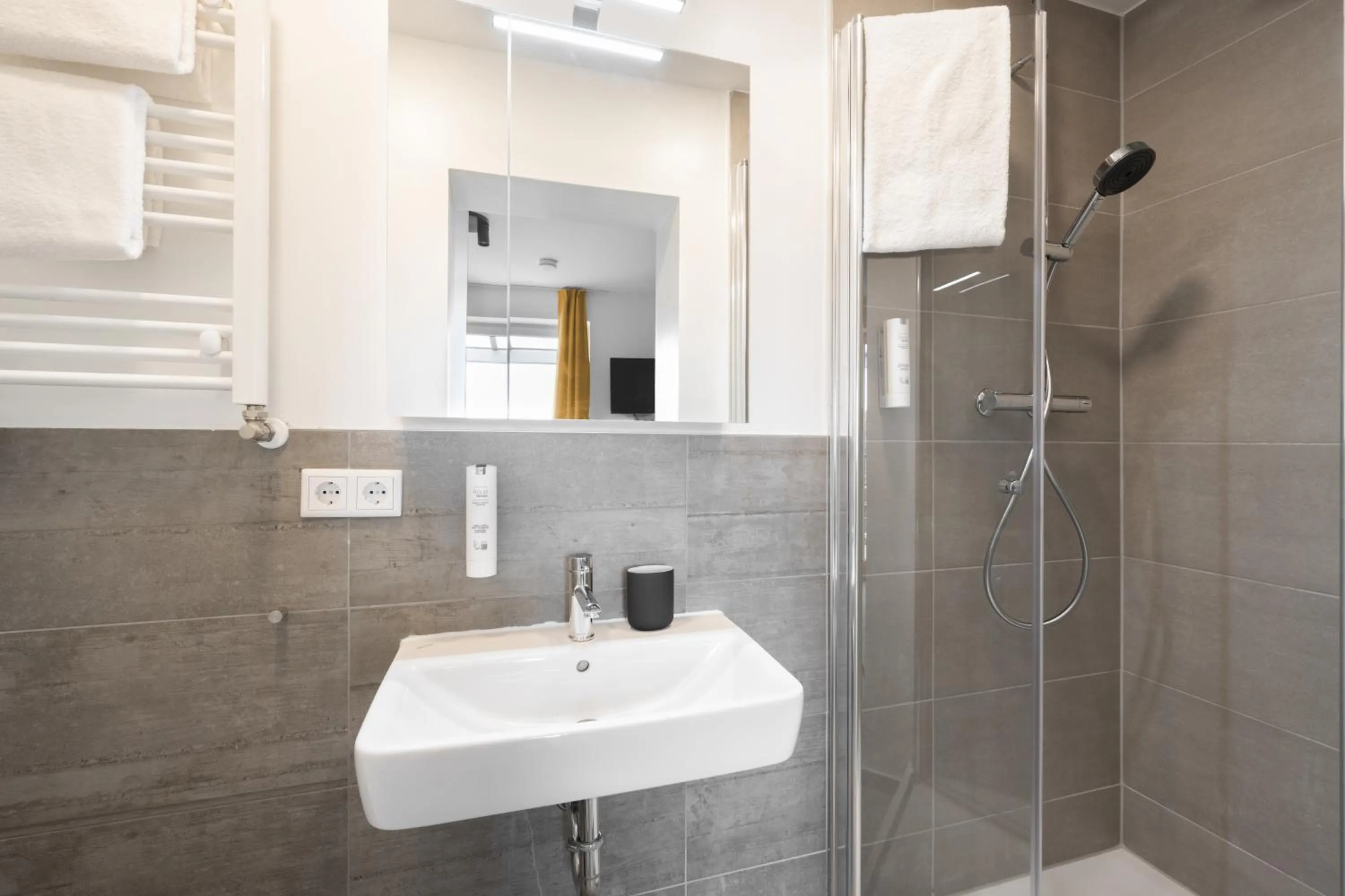 Shower in Homaris Apartments München Laim